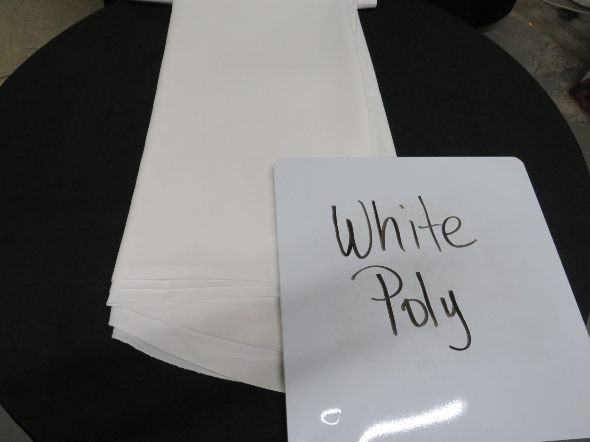 90" Round, White Poly