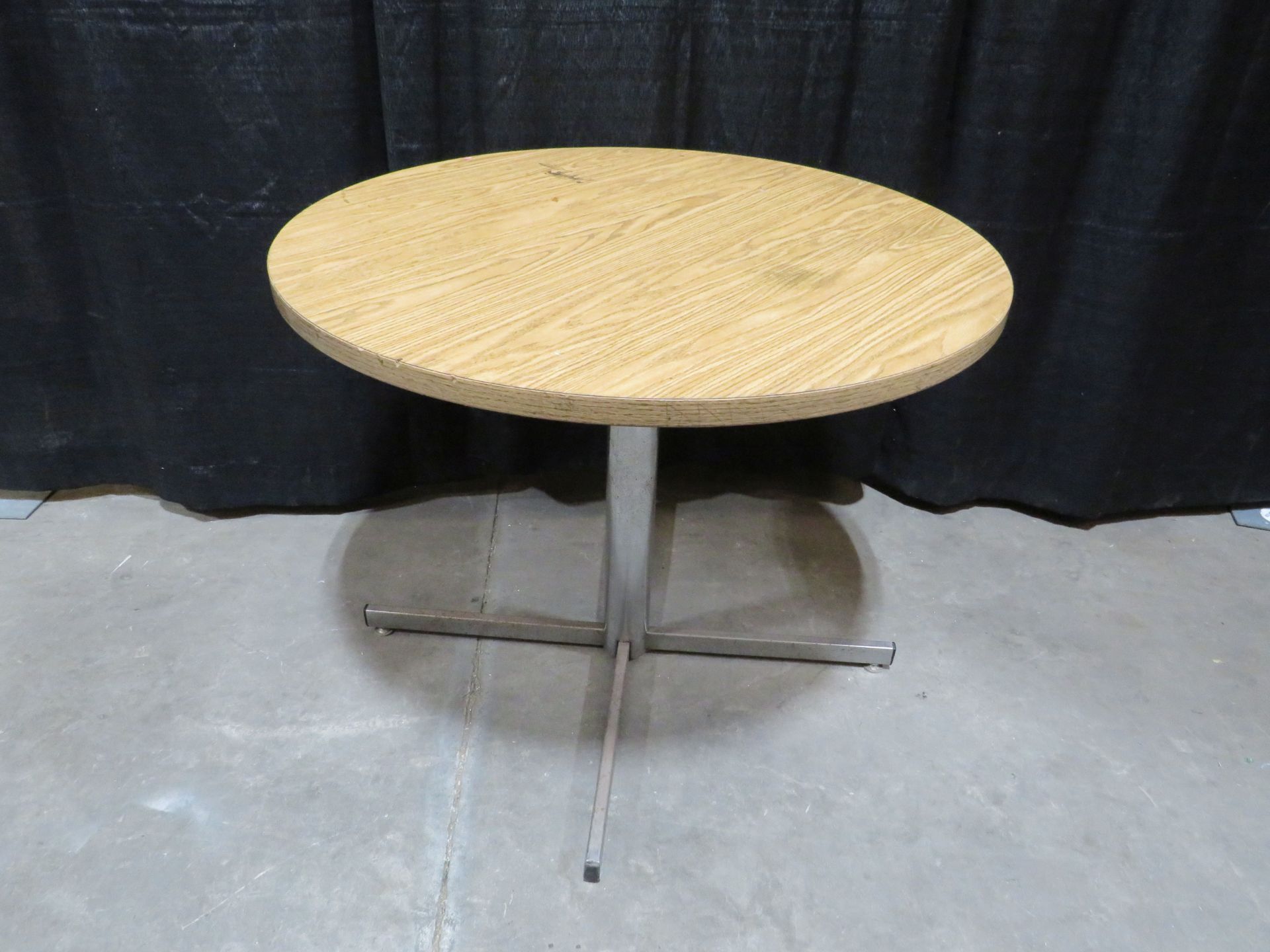 30" Cocktail Table