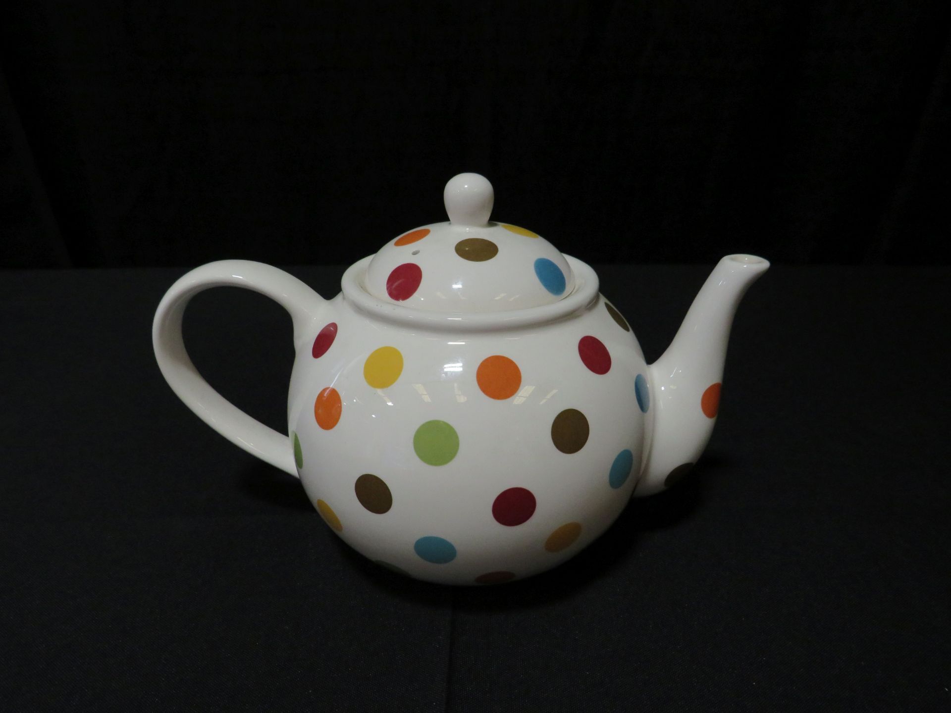 6" White Porcelain Polka Dot Tea Pot