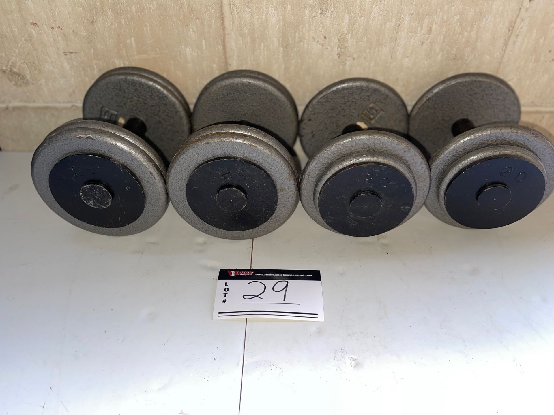 LOT/2 SETS OF DUMBBELLS, 1 SET 20LBS, 1 SET 25 LBS