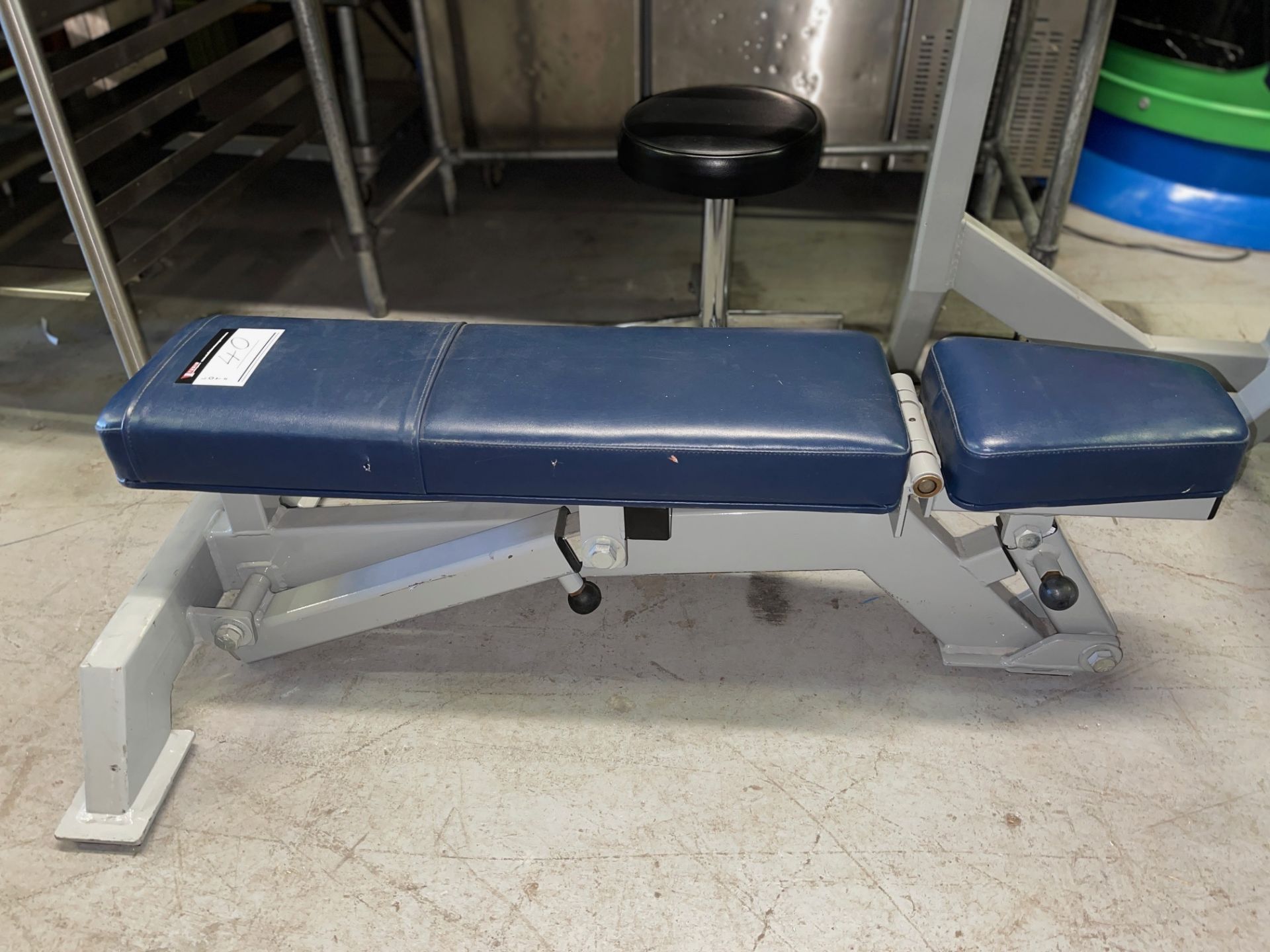 ISOLATION FLAT BENCH WITH INCLINE OPTION
