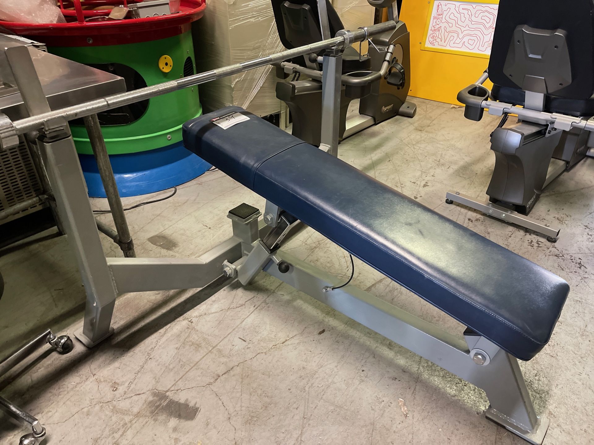 BULL SYSTEME FLAT BENCH WITH SLIGHT INCLINE OPTION
