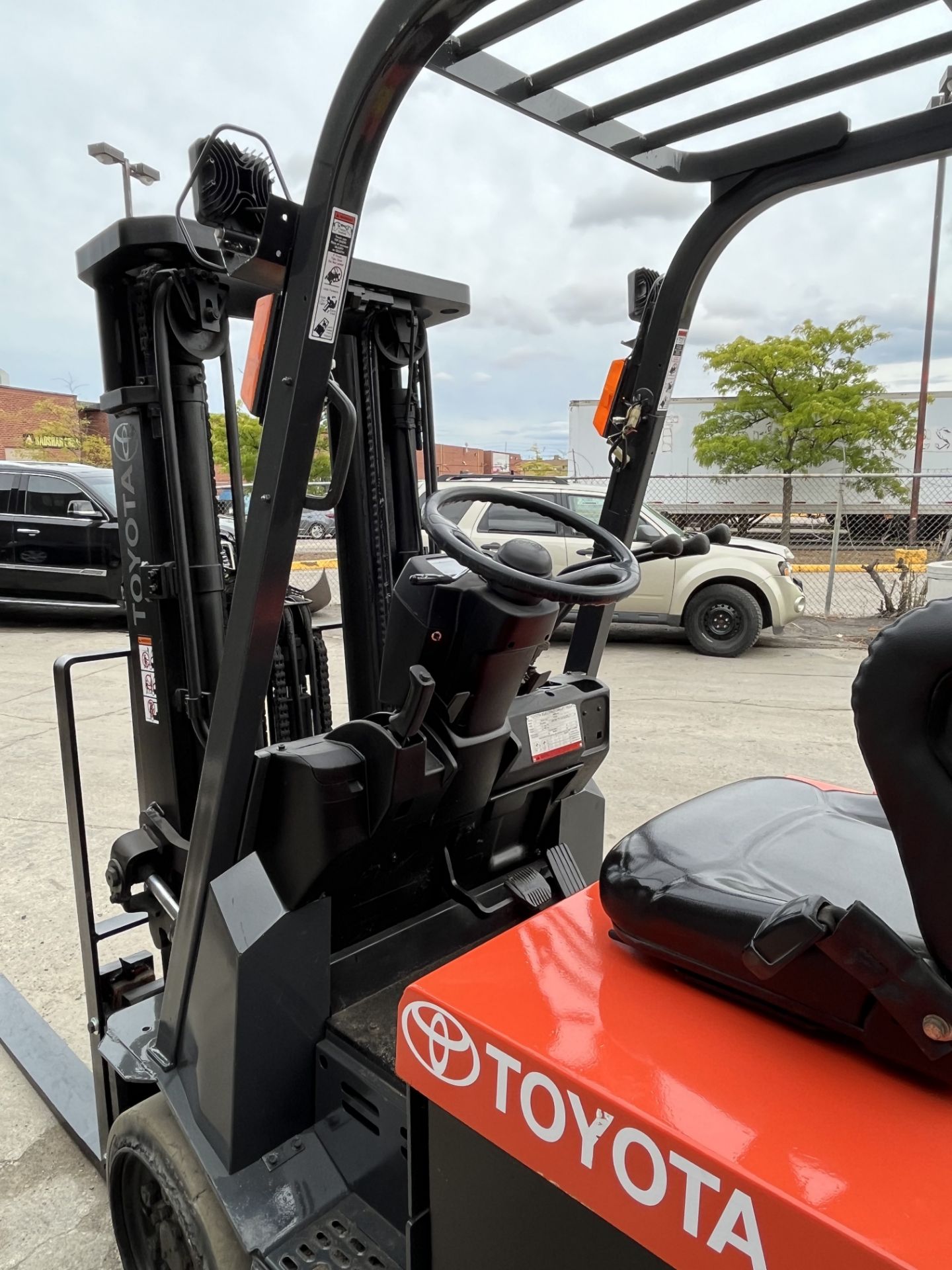 TOYOTA 5000 LBS CAP ELECTRIC FORKLIFT 3 STAGE MODEL#7FBCU25 - Image 4 of 6