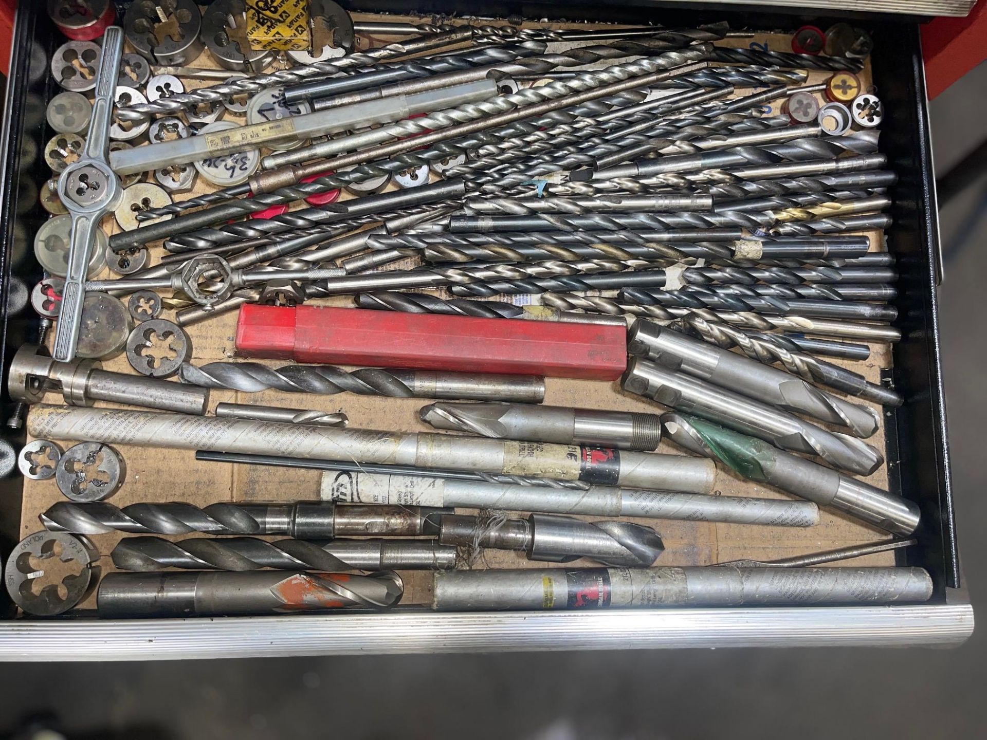 LOT/ASSORTED MACHINE DRILL BITS & TOOLING