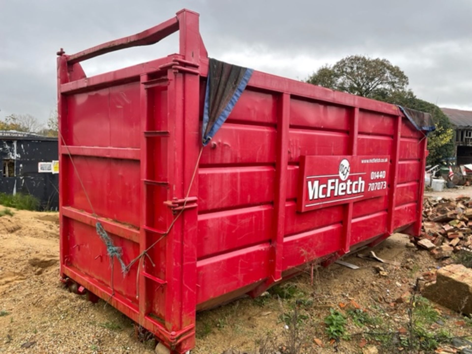 40 YARD RED HOOK LOADER BIN