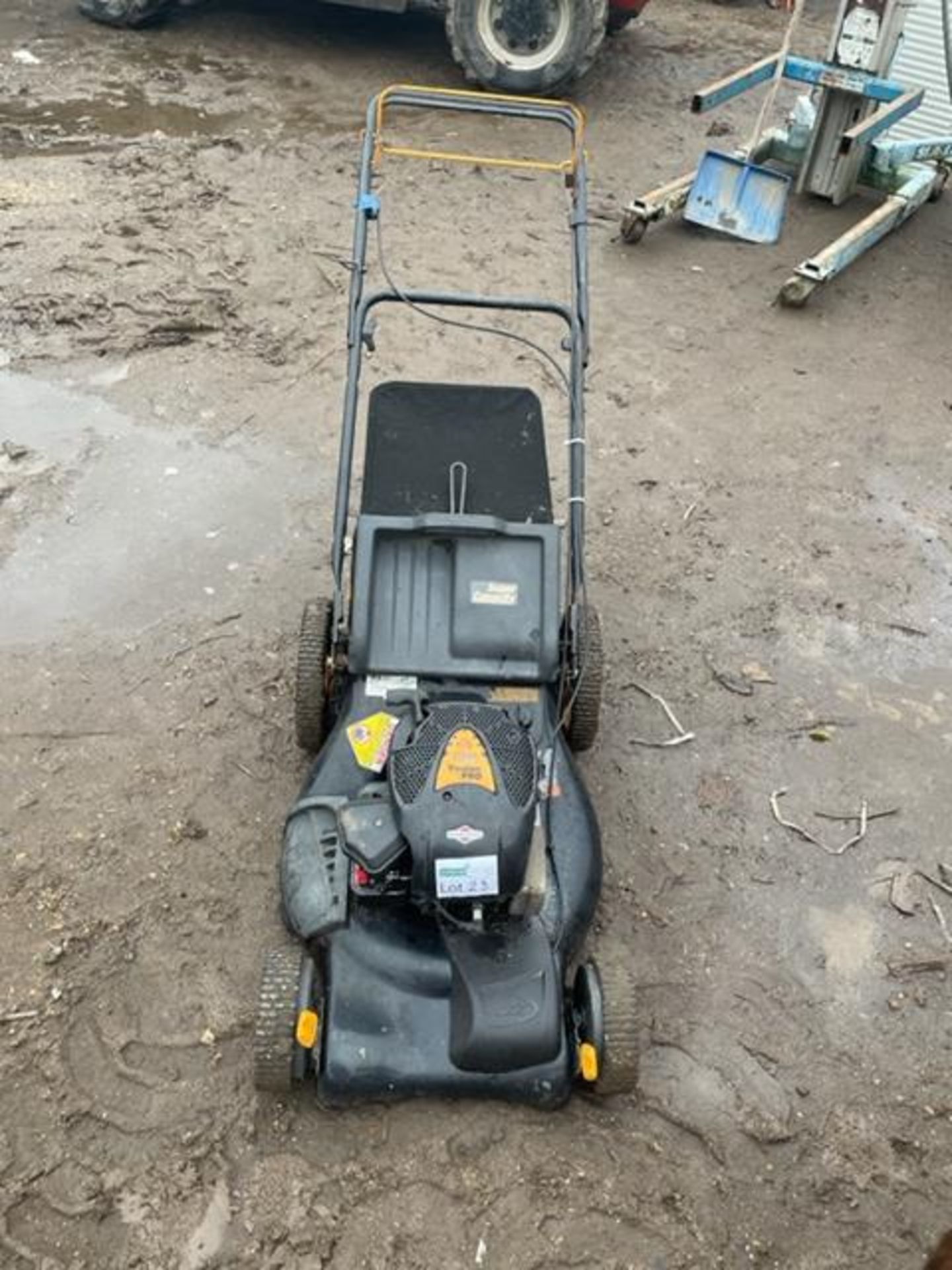 BRIGGS & STRATTON POULAN PRO LAWNMOWER