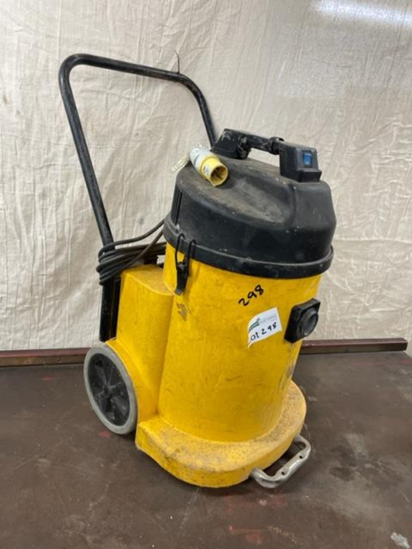 110 BOLT YELLOW HOOVER
