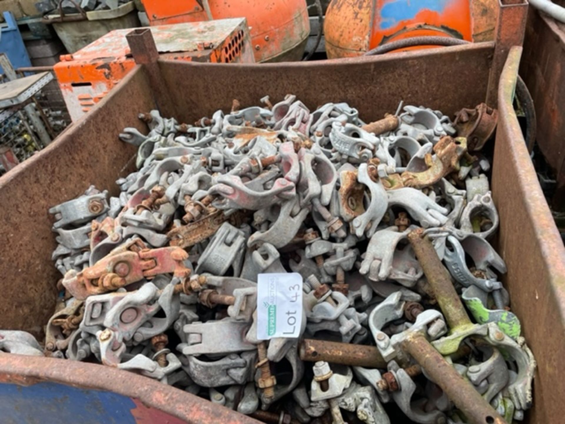 APPROX 280 MIXED SCAFFOLD FITTINGS (NO STILLAGE)