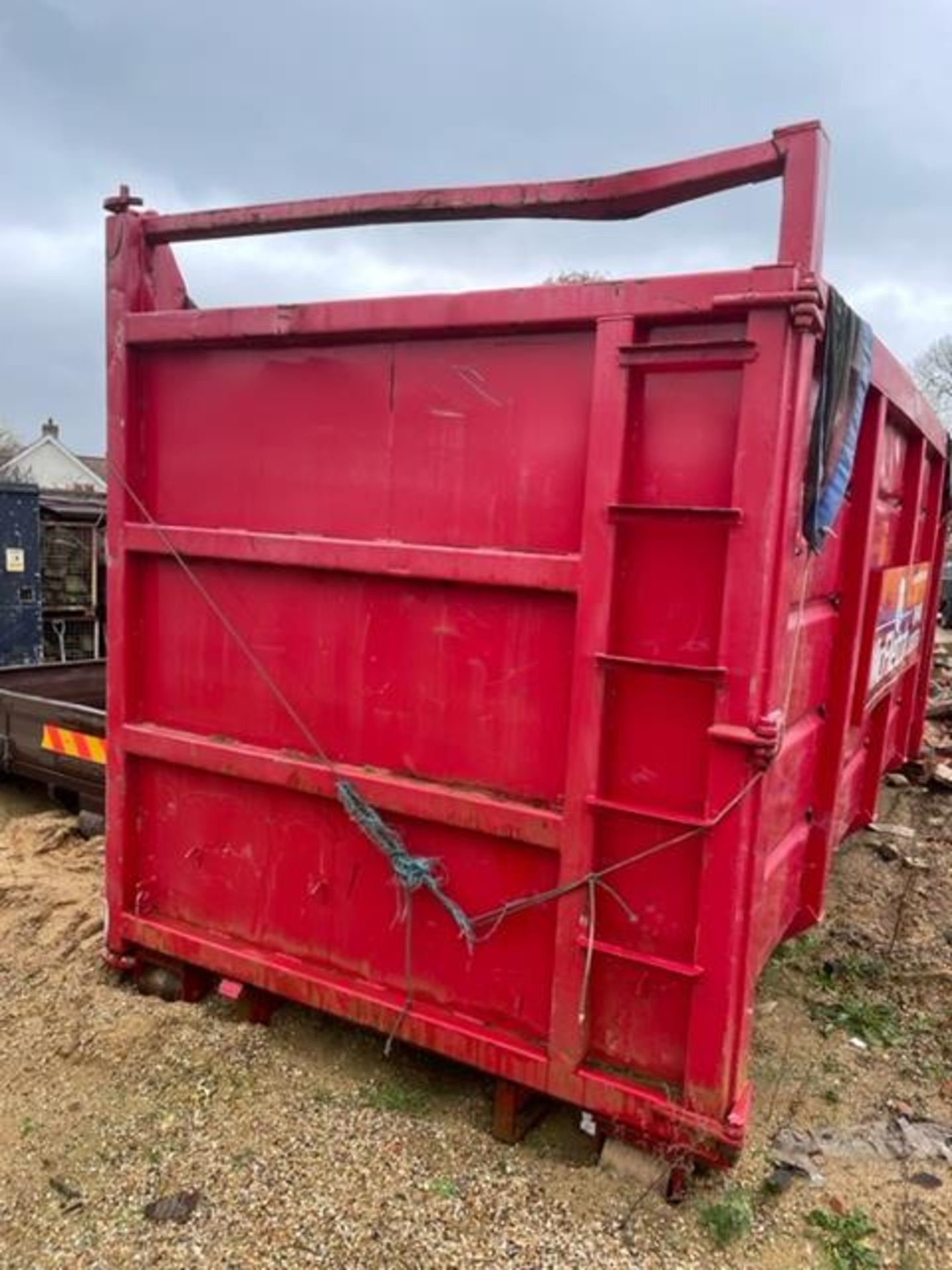 40 YARD RED HOOK LOADER BIN - Image 2 of 5