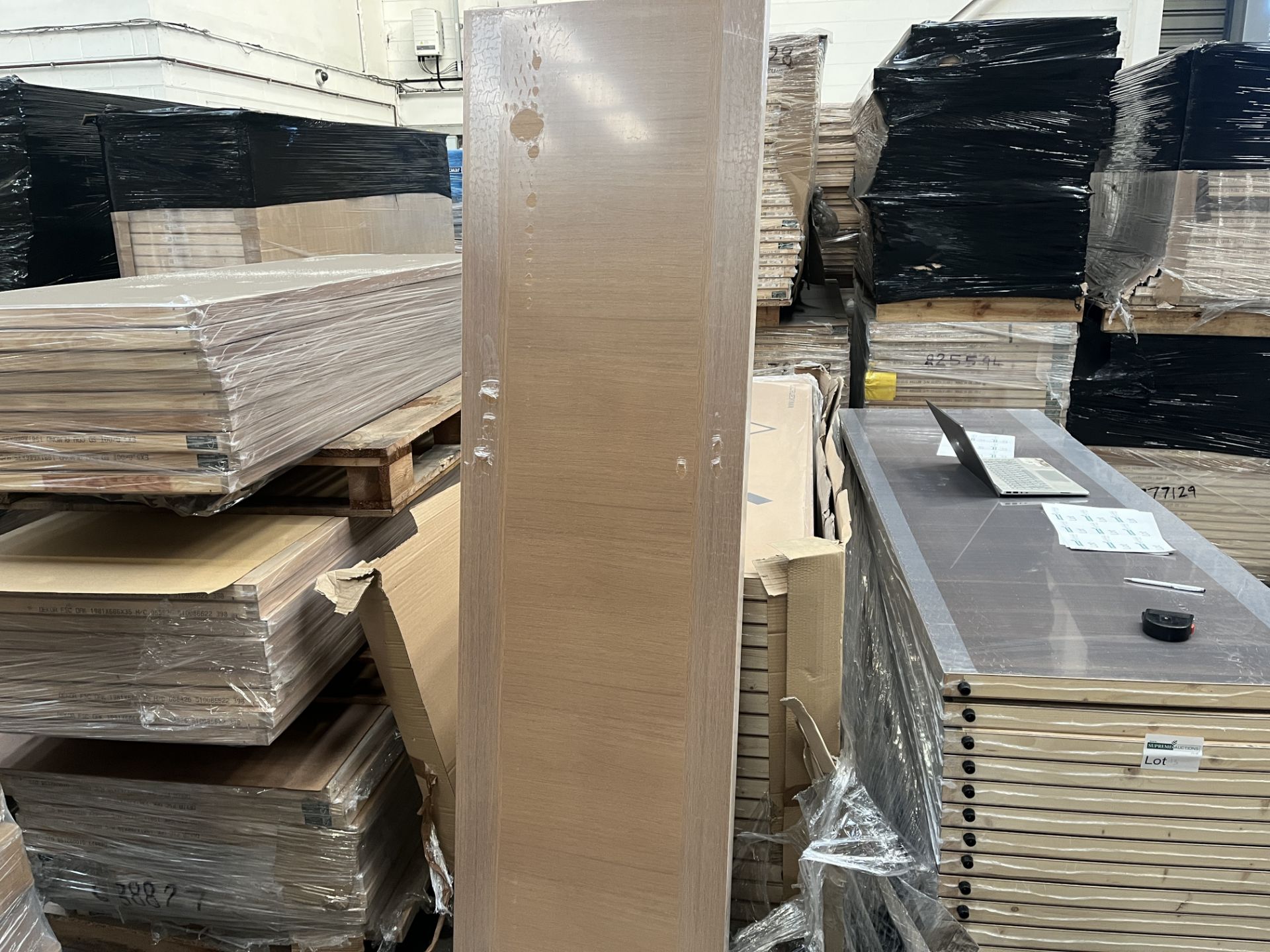 PALLET TO INCLUDE 19 X BRAND NEW VICAIMA OAK WOODEN FIRE DOORS 78 X 21 X 1.7INCHES