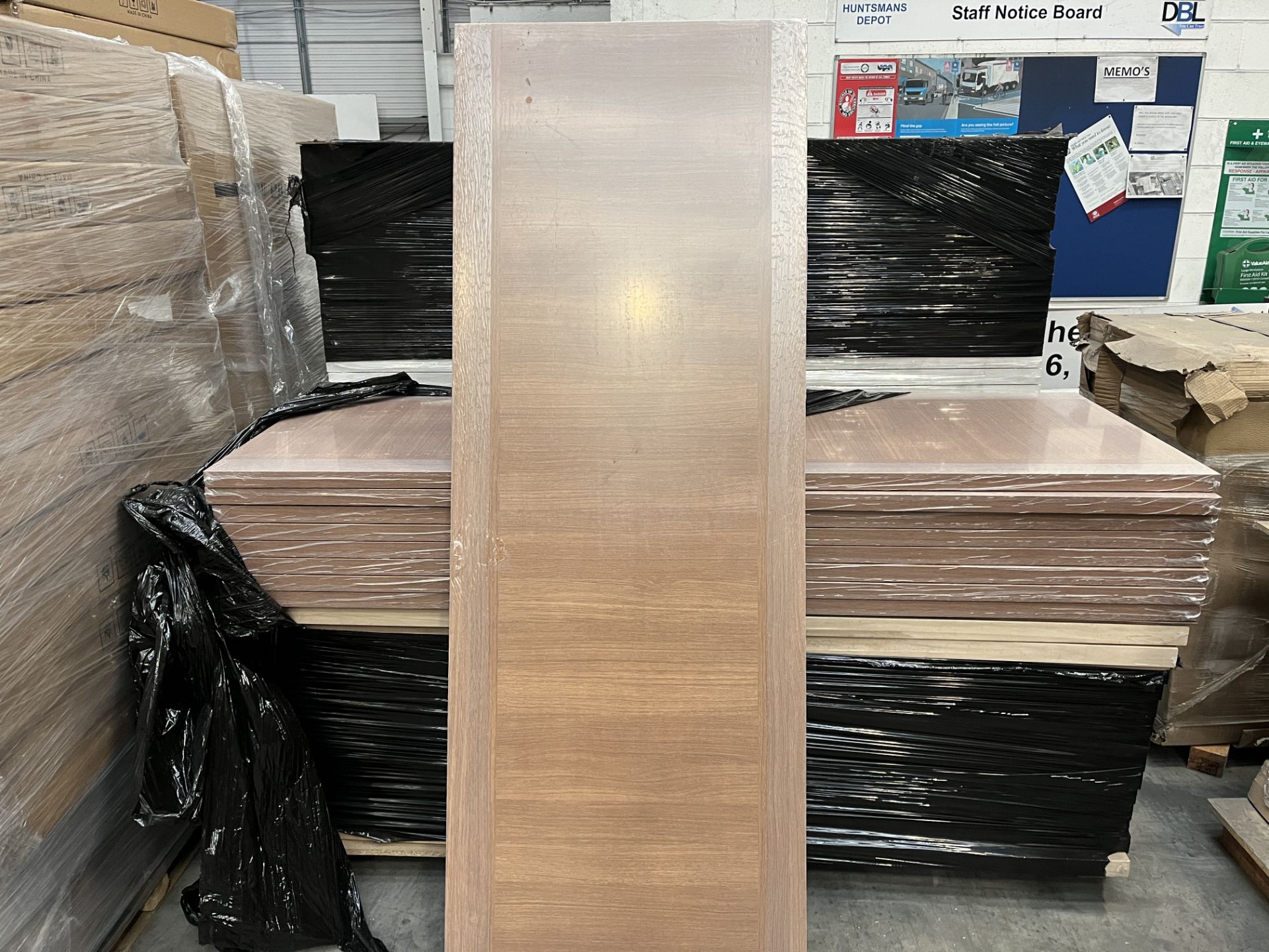 PALLET TO INCLUDE 9 X BRAND NEW CEDAR VICAIMA WOODEN DOORS 78 X 27 X 1.6 INCHES