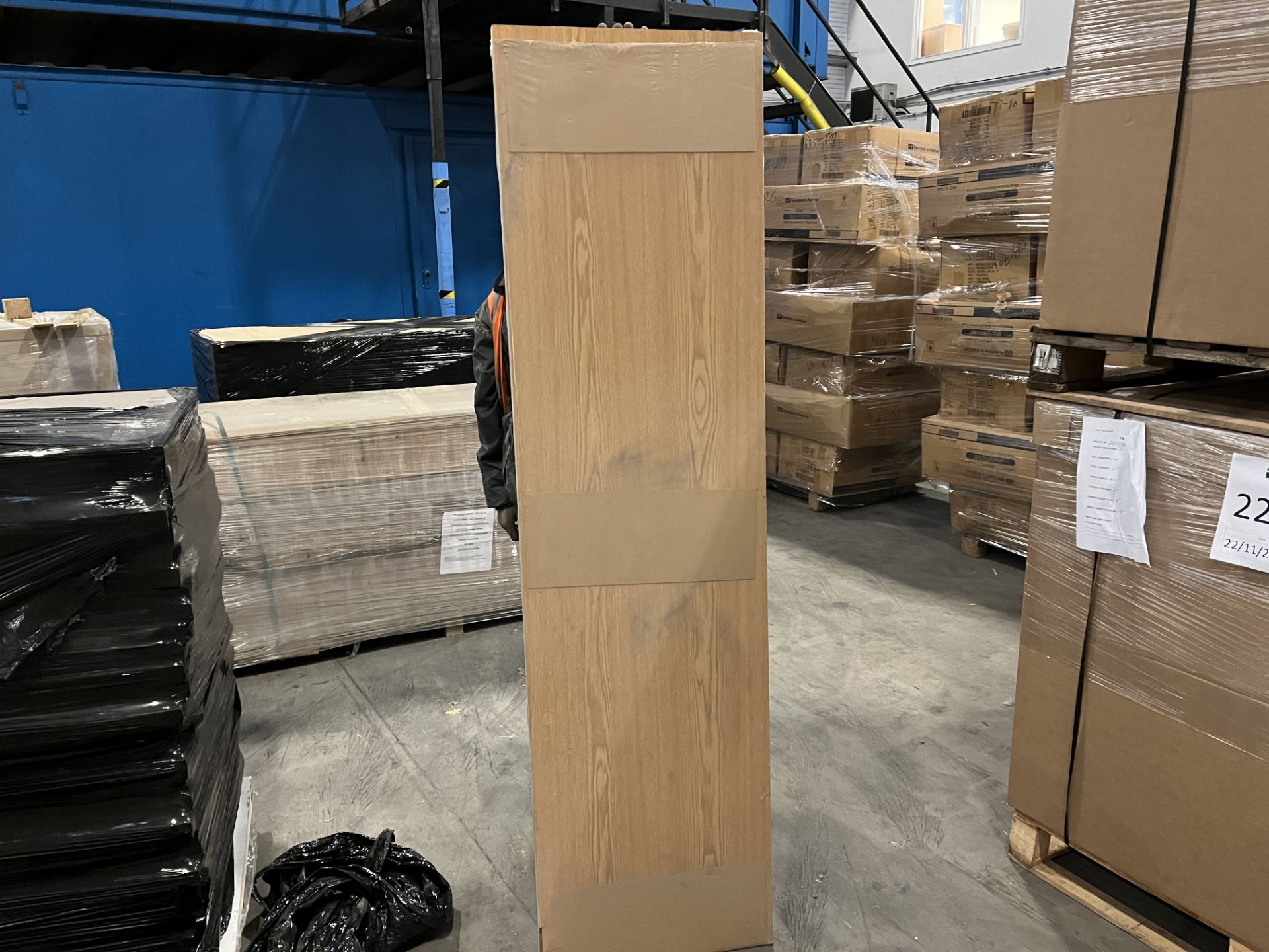 PALLET TO INCLUDE 22 X BRAND NEW VICAIMA OAK WOODEN FIRE DOORS 78 X 21 X 1.5 INCHES