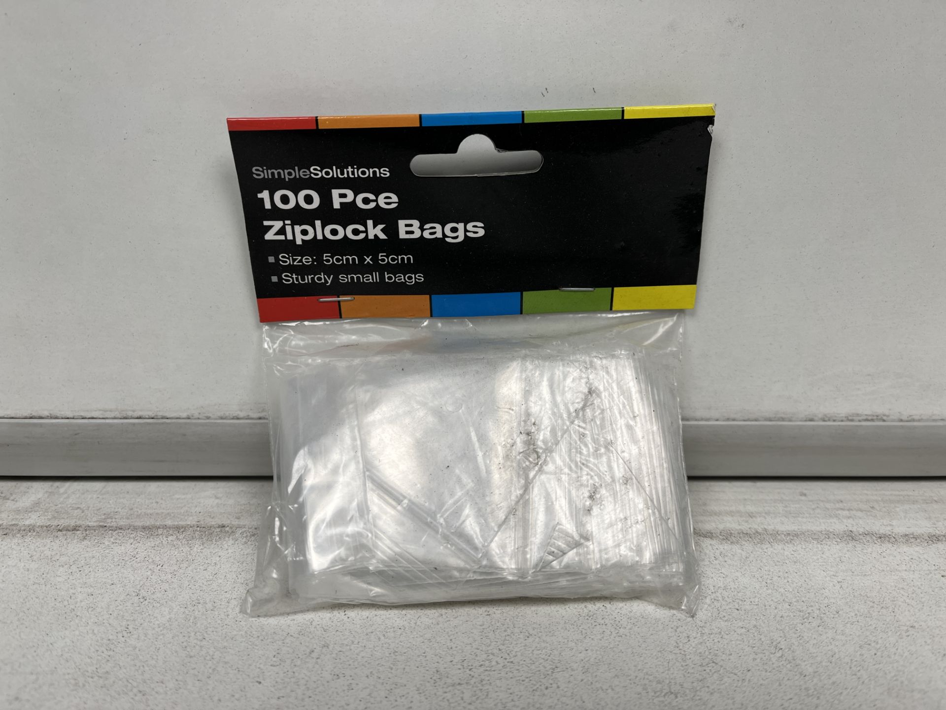 96 X NEW PACKAGED SIMPLE SOLUTIONS PACKS OF 100 ZIPLOCK BAGS. SIZE 5X5CM. STURDY DESIGN.