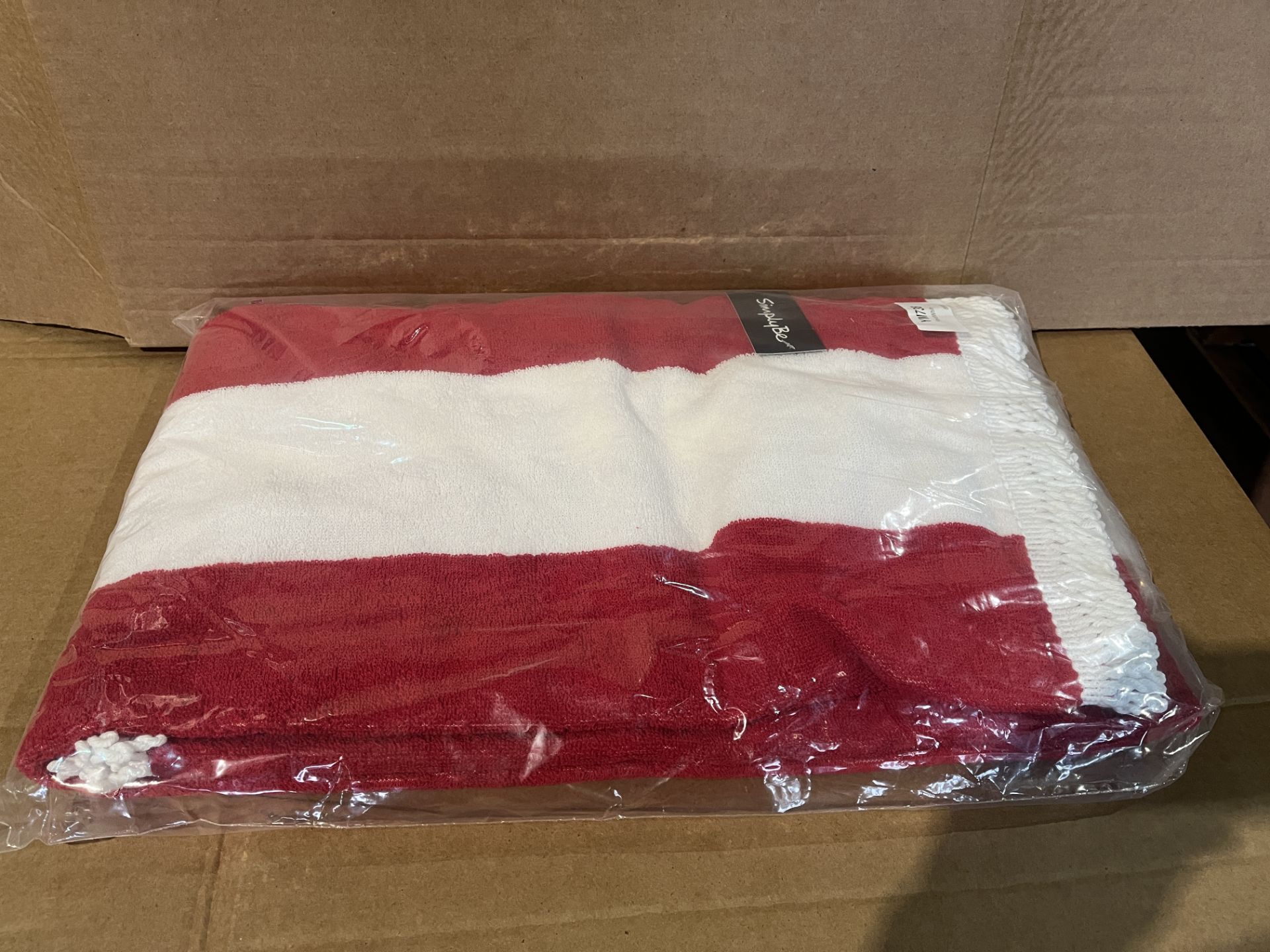 10 X BRAND NEW RED AND WHITE BEACH TOWELS R15-6