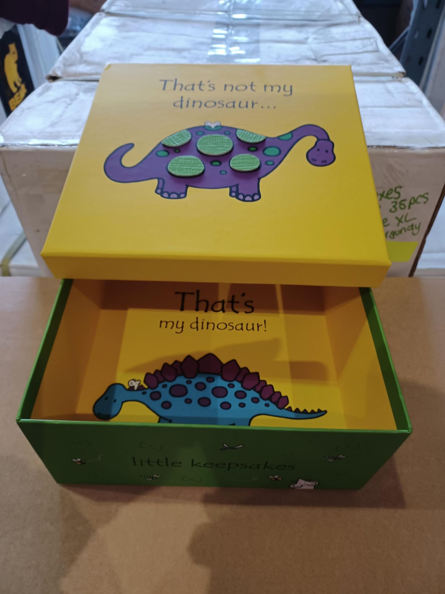 20 X BRAND NEW OFFICIAL THAT’S NOT MY DINOSAUR KEEPSAKE BOXES R16-3