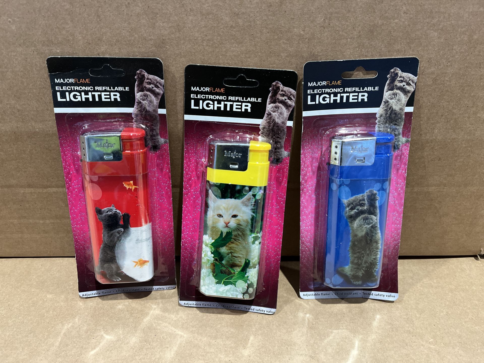 72 X NEW PACKAGED GIANT LIGHTERS IN ASSORTED DESIGNS. RRP £5.99 EACH