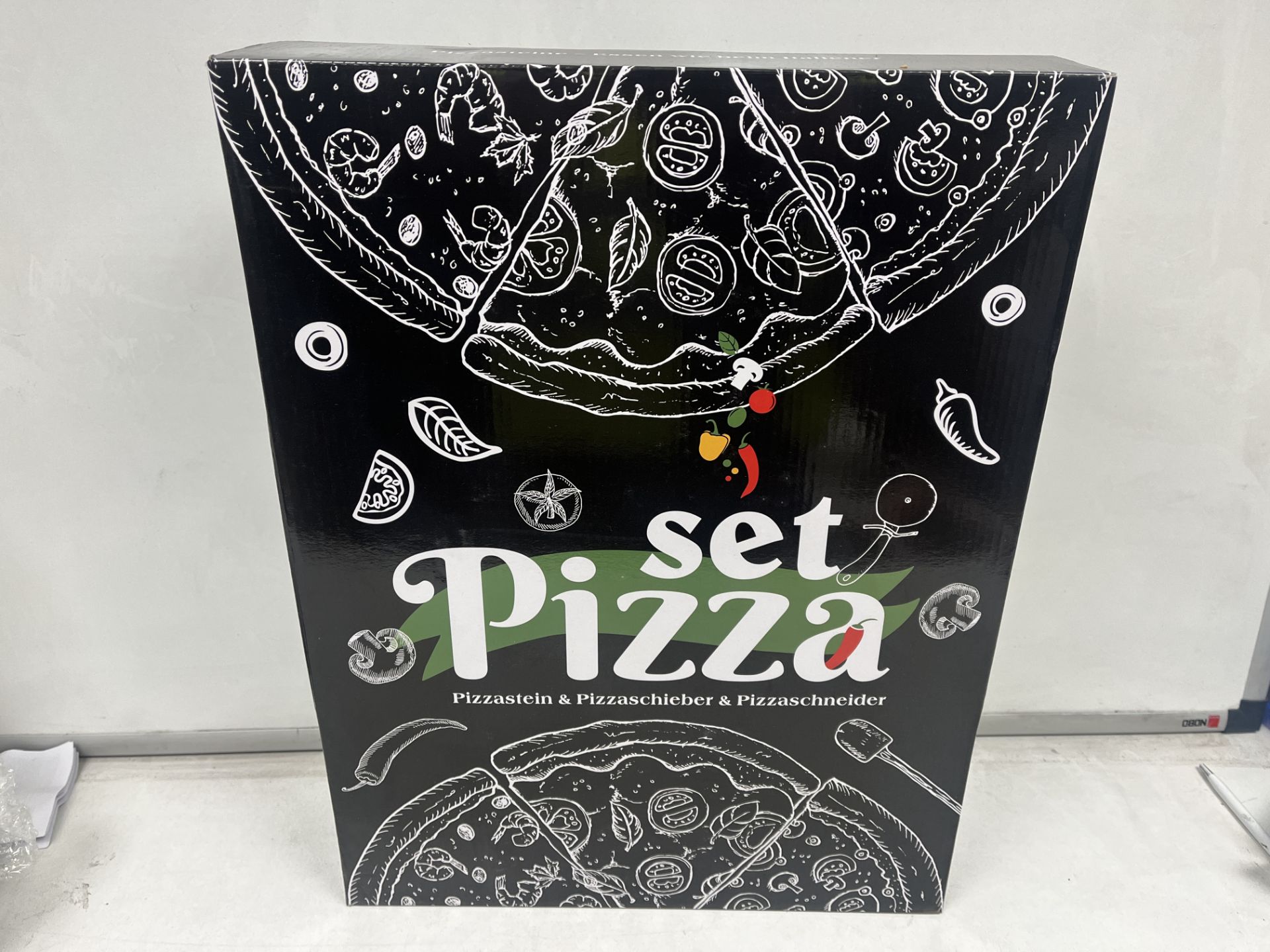 8 X BRAND NEW LARGE PIZZA STONE SETS RRP £40 EACH S1P