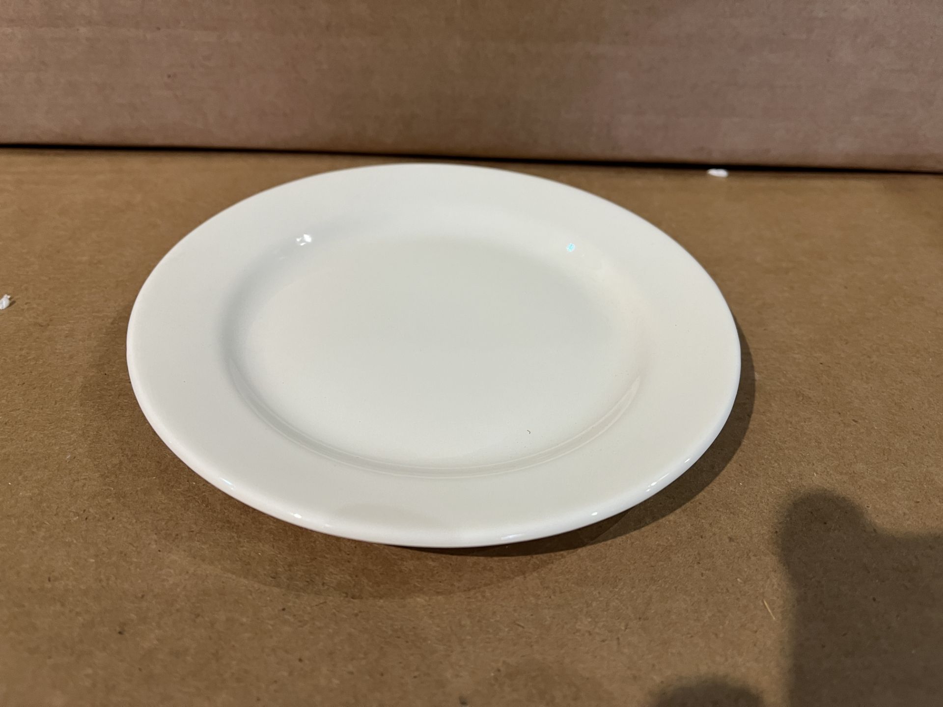 300 X BRAND NEW FINE BONE CHINA SAUCERS R15-4