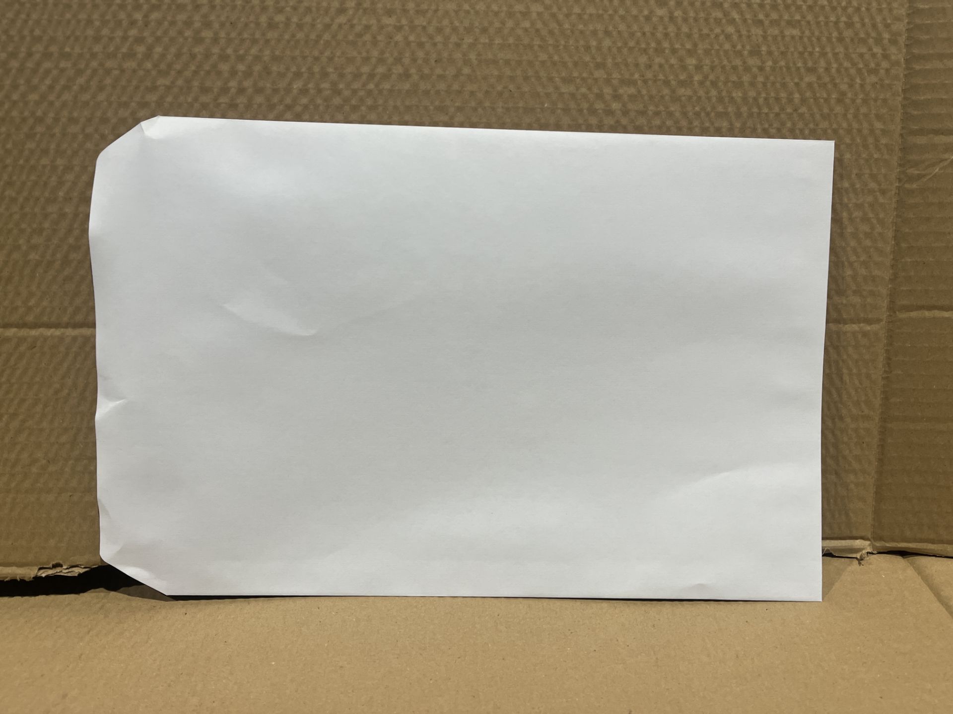 6 X BRAND NEW PACKS OF 250 B4 POCKET SELF SEAL WHITE ENVELOPES 353 X 250 S1RA