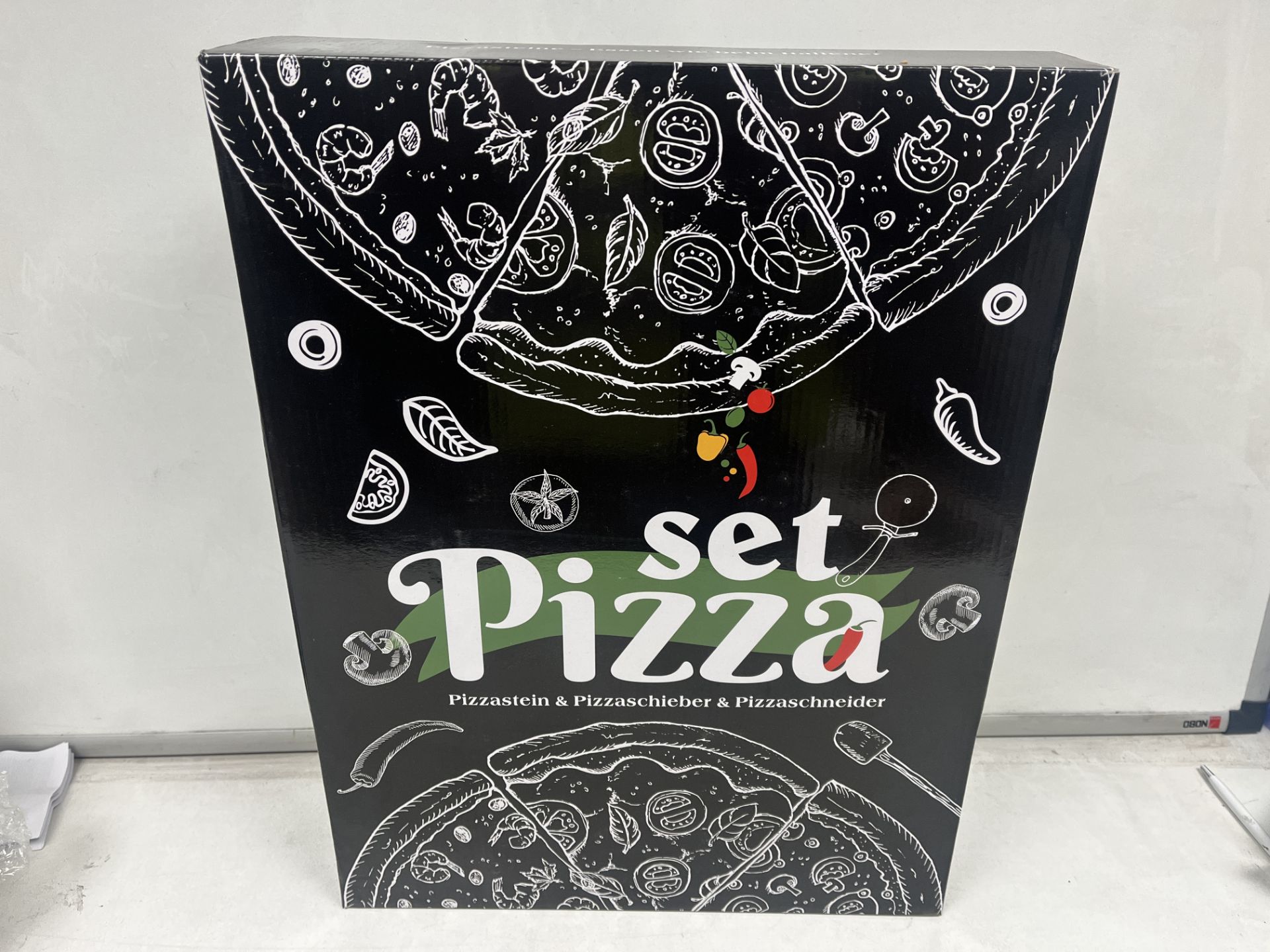 8 X BRAND NEW LARGE PIZZA STONE SETS RRP £40 EACH S1P