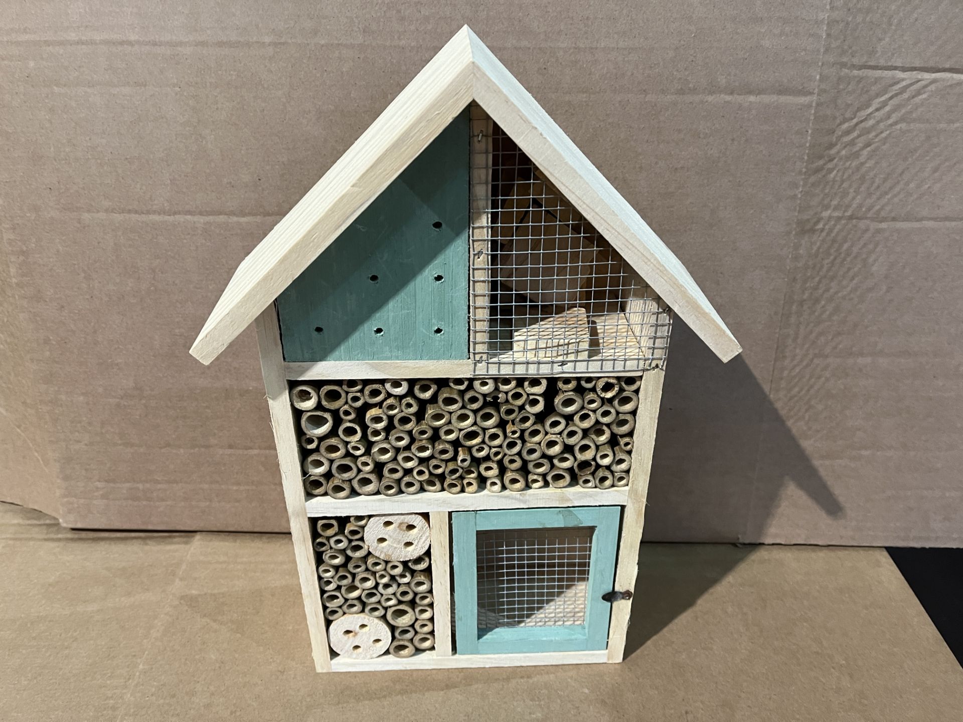 8B X BRAND NEW 3 TIER INSECT HOUSES R15-1