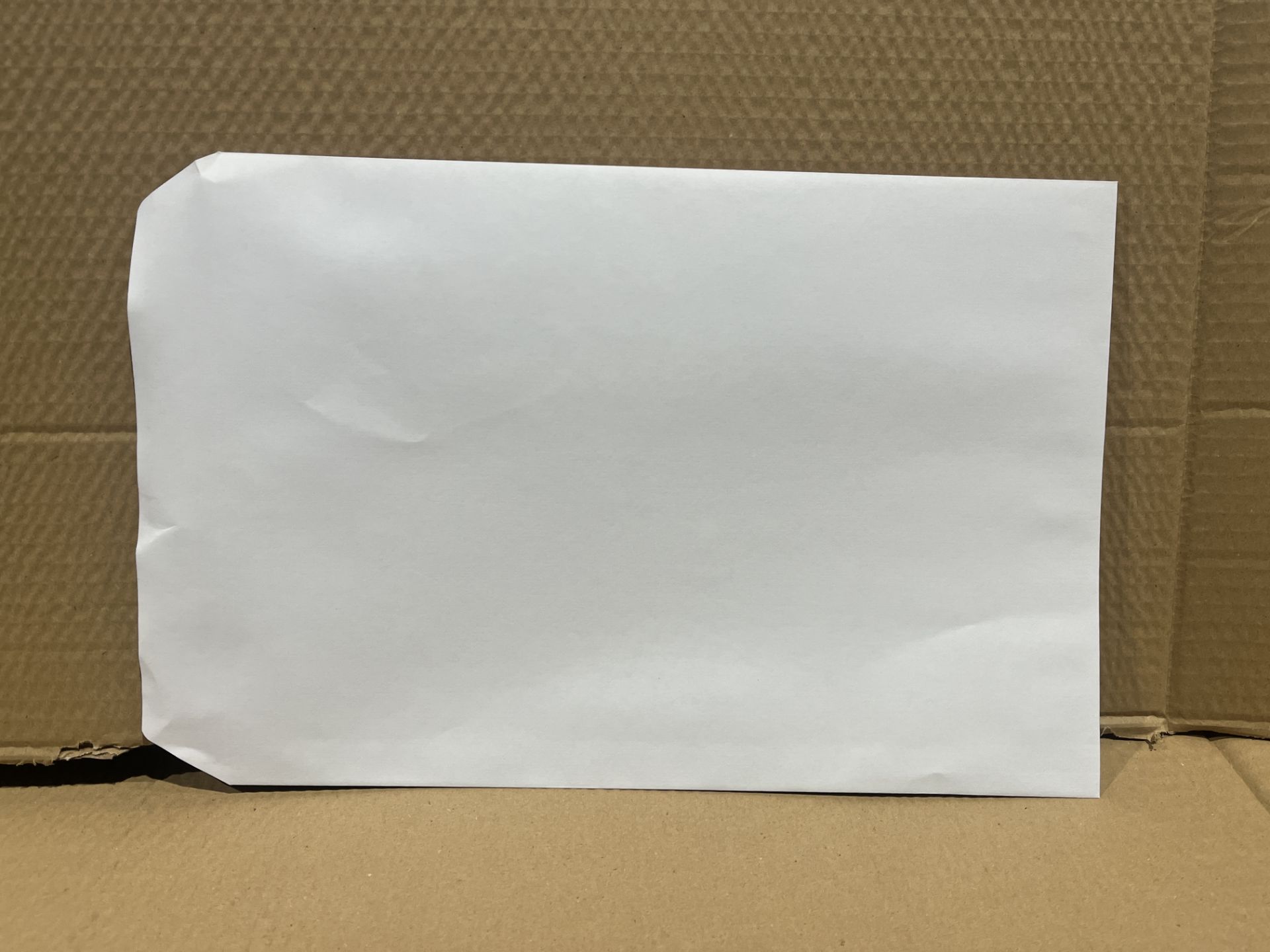 7 X BRAND NEW PACKS OF 250 B4 POCKET SELF SEAL WHITE ENVELOPES 353 X 250 S1RA