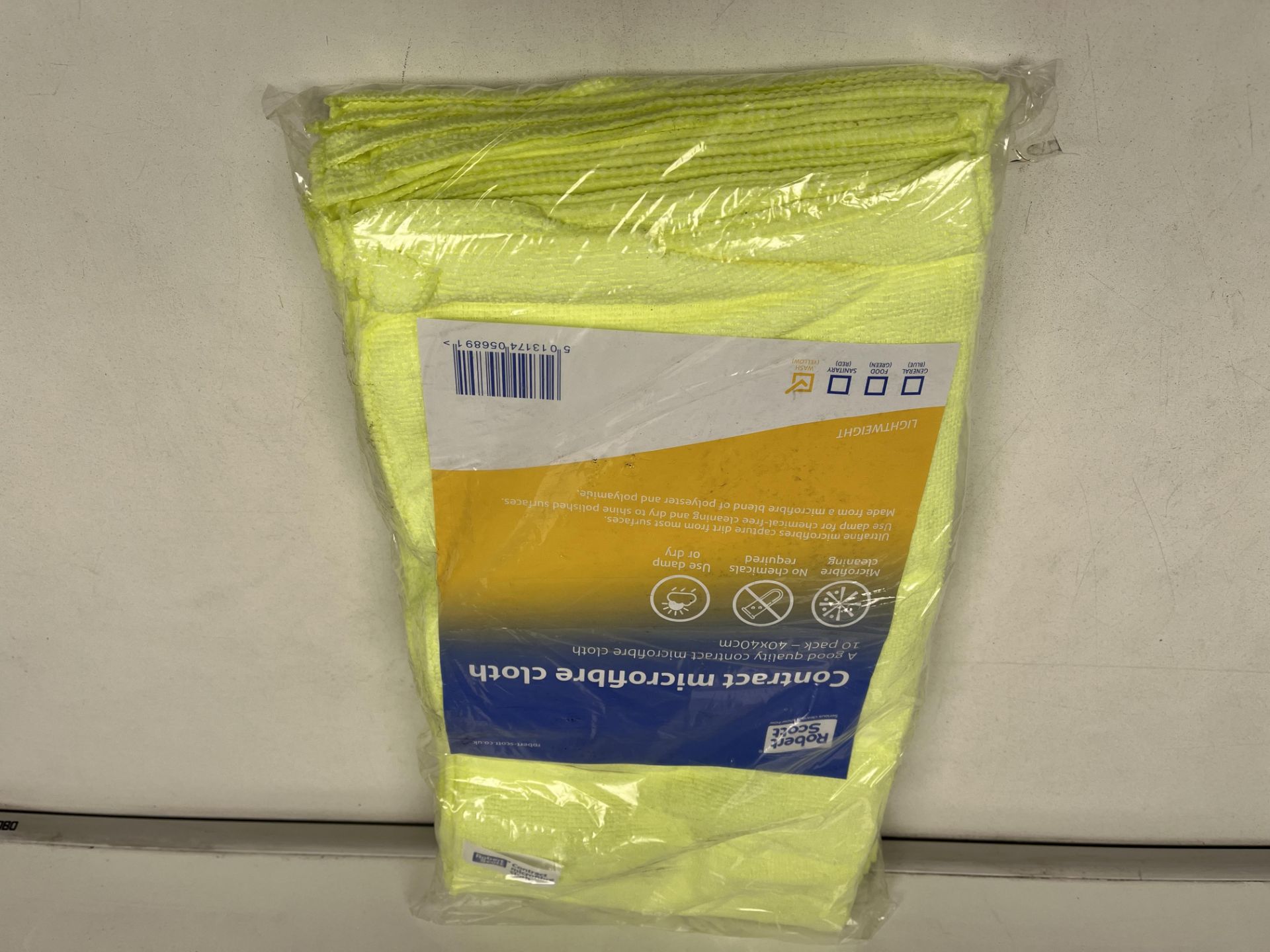 200 X NEW PACKAGED ROBERT SCOTT CONTRACT MICROFIBRE CLOTHS. 40X40CM. MICROFIBRE CLEANING. NO