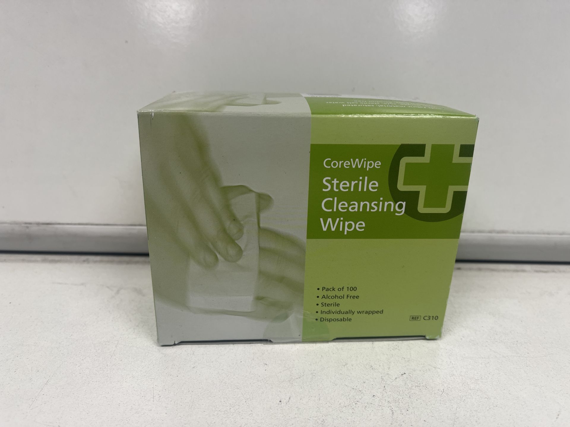 80 X BRAND NEW PACKS OF 100 COREWIPE STERILE CLEANSING WIPES R9-10