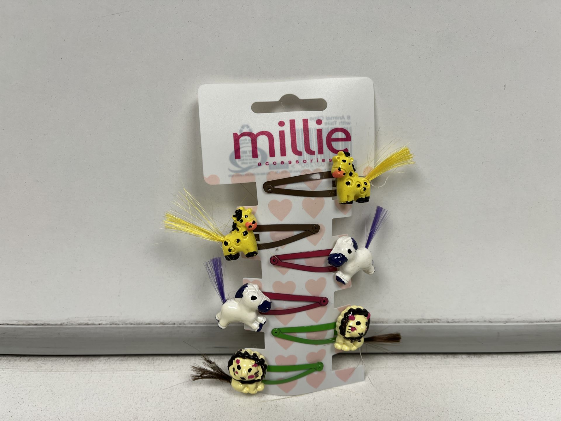 108 X NEW PACKAGED SETS OF 6 MILLE CHILDRENS HAIR CLIPS. ROW3.2 RACK