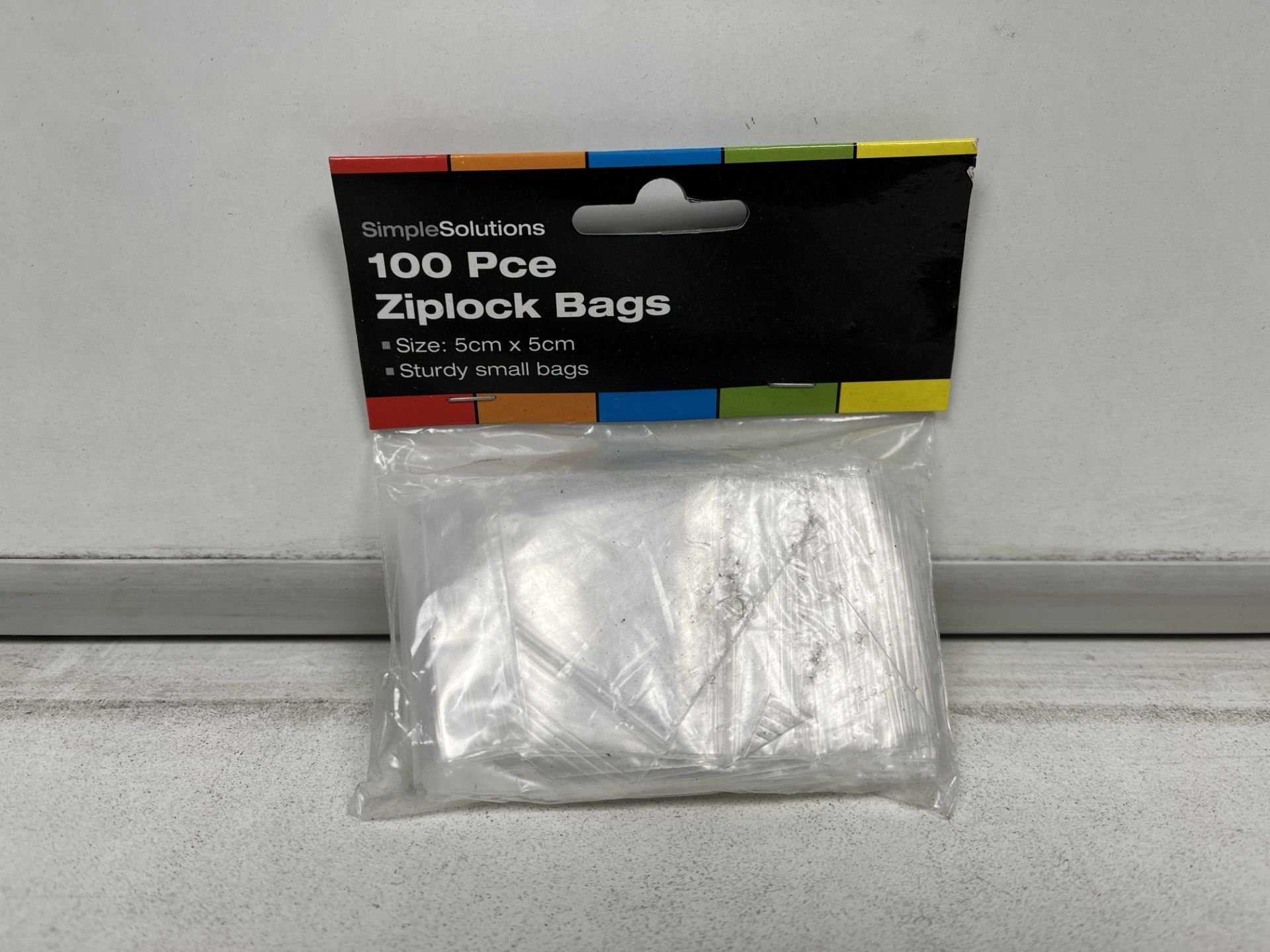 96 X NEW PACKAGED SIMPLE SOLUTIONS PACKS OF 100 ZIPLOCK BAGS. SIZE 5X5CM. STURDY DESIGN.