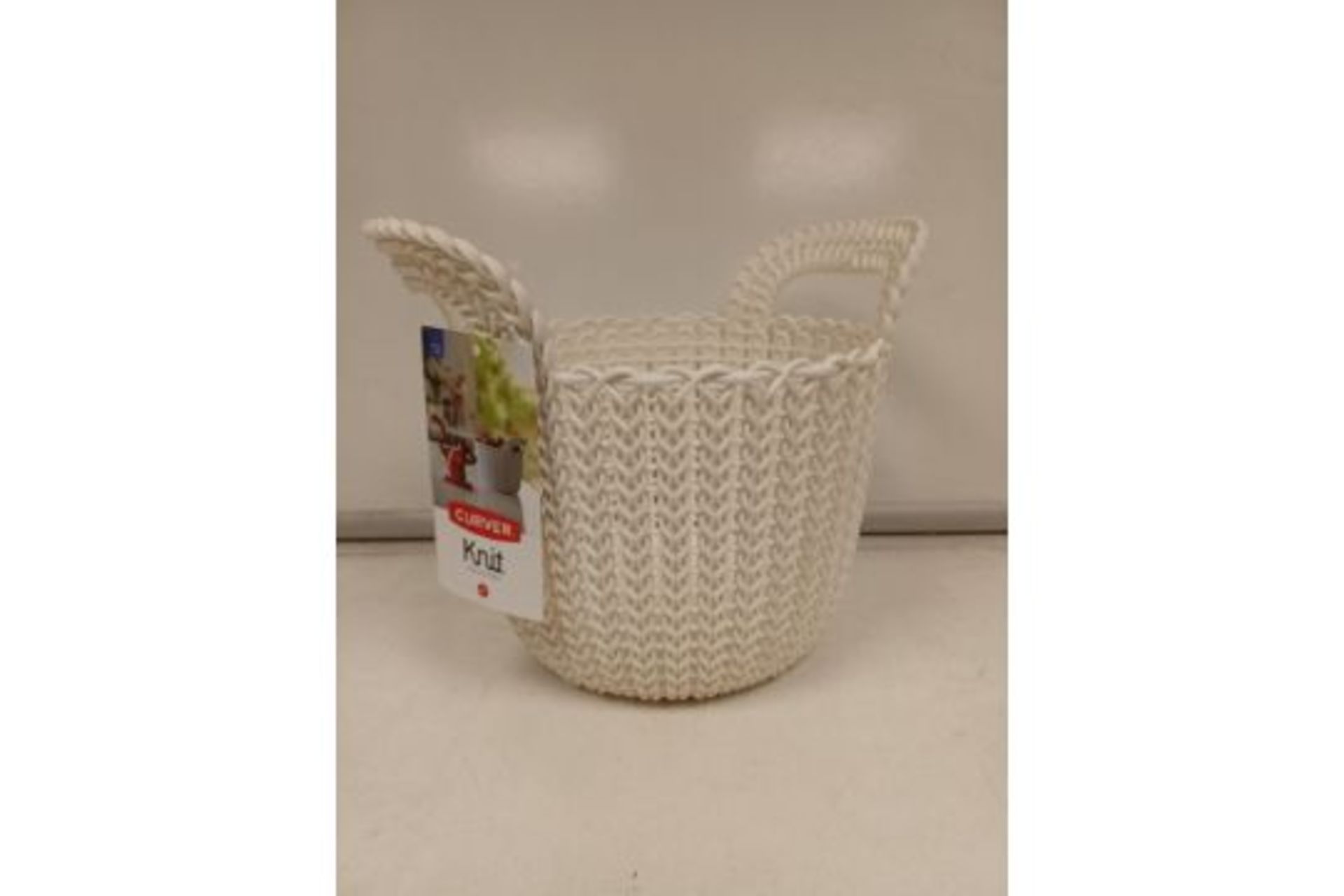 PALLET TO CONTAIN 250 X New Curver Knit 3 Litre Round Basket. White. (226385) Crafted with a knitted