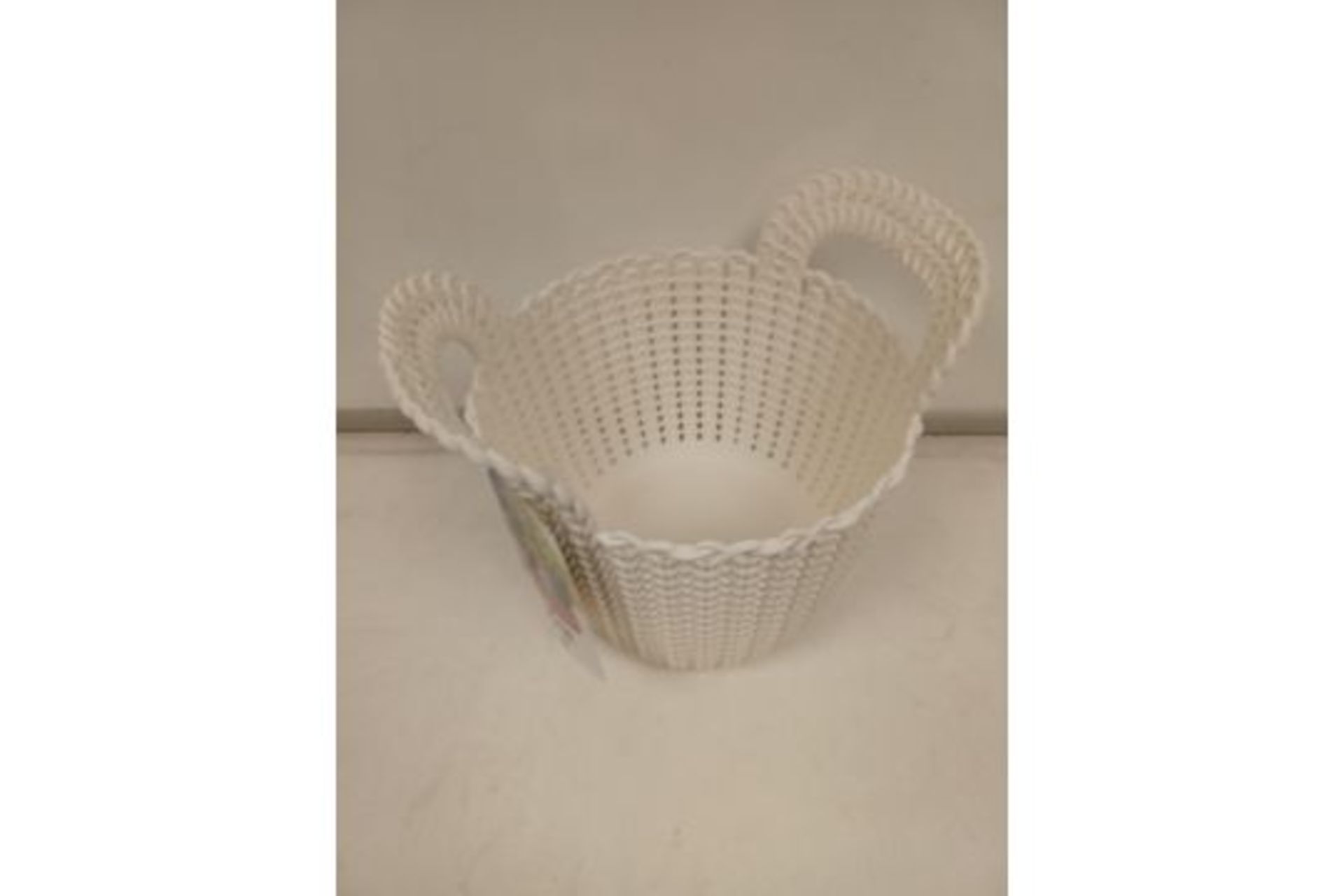 PALLET TO CONTAIN 250 X New Curver Knit 3 Litre Round Basket. White. (226385) Crafted with a knitted - Image 2 of 2