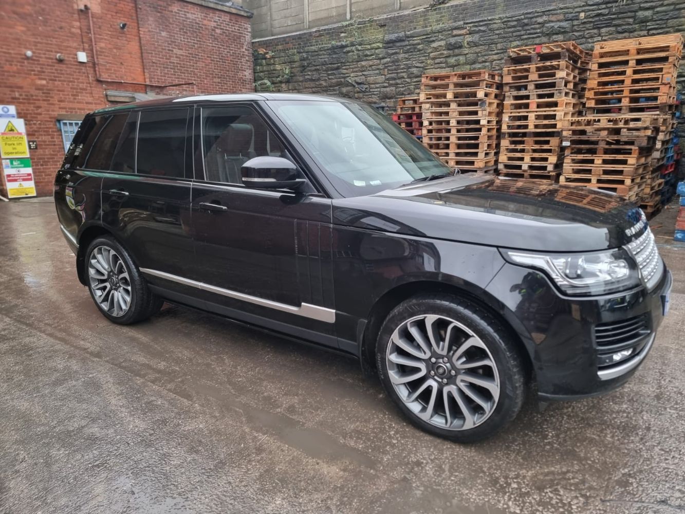 2015 RANGE ROVER DIESEL ESTATE - 3.0 TDV6 Vogue Black Edition - Direct Company Director - One Owner - 12% Buyers Premium