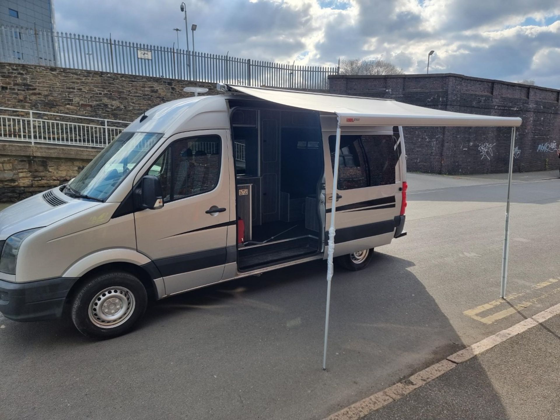 PN14 XSZ Volkswagen CR35 MWB DIESEL Crafter Campervan - 2.0 TDI 136PS High Roof Van. Date - Image 7 of 45