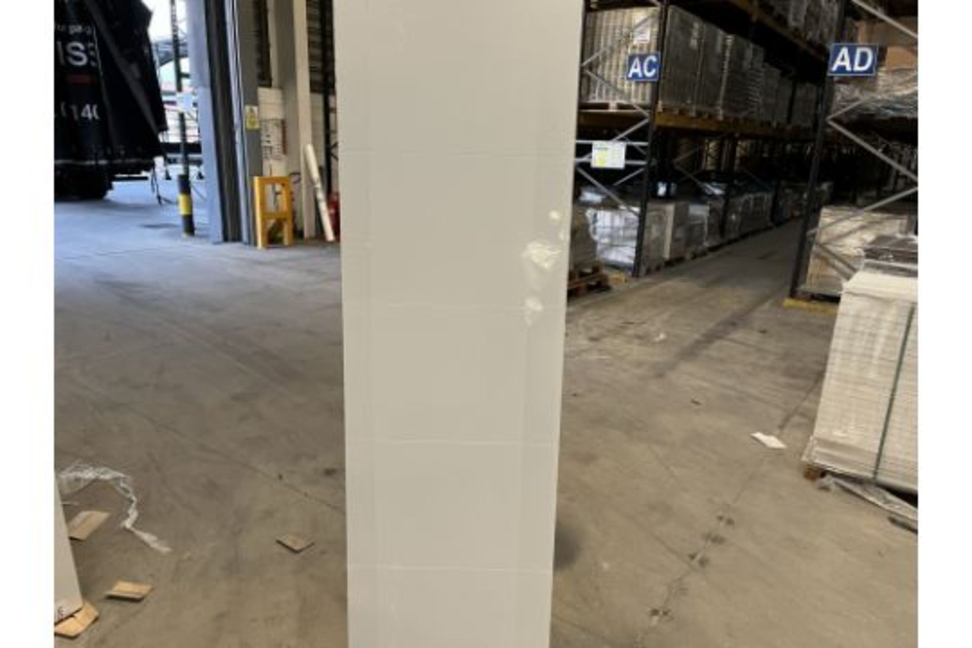 PALLET TO CONTAIN 6 X BRAND NEW WHITE WOOD GRAIN 5 PANEL FIRE DOORS 78 X 24 X 1.7 INCHES (IM)
