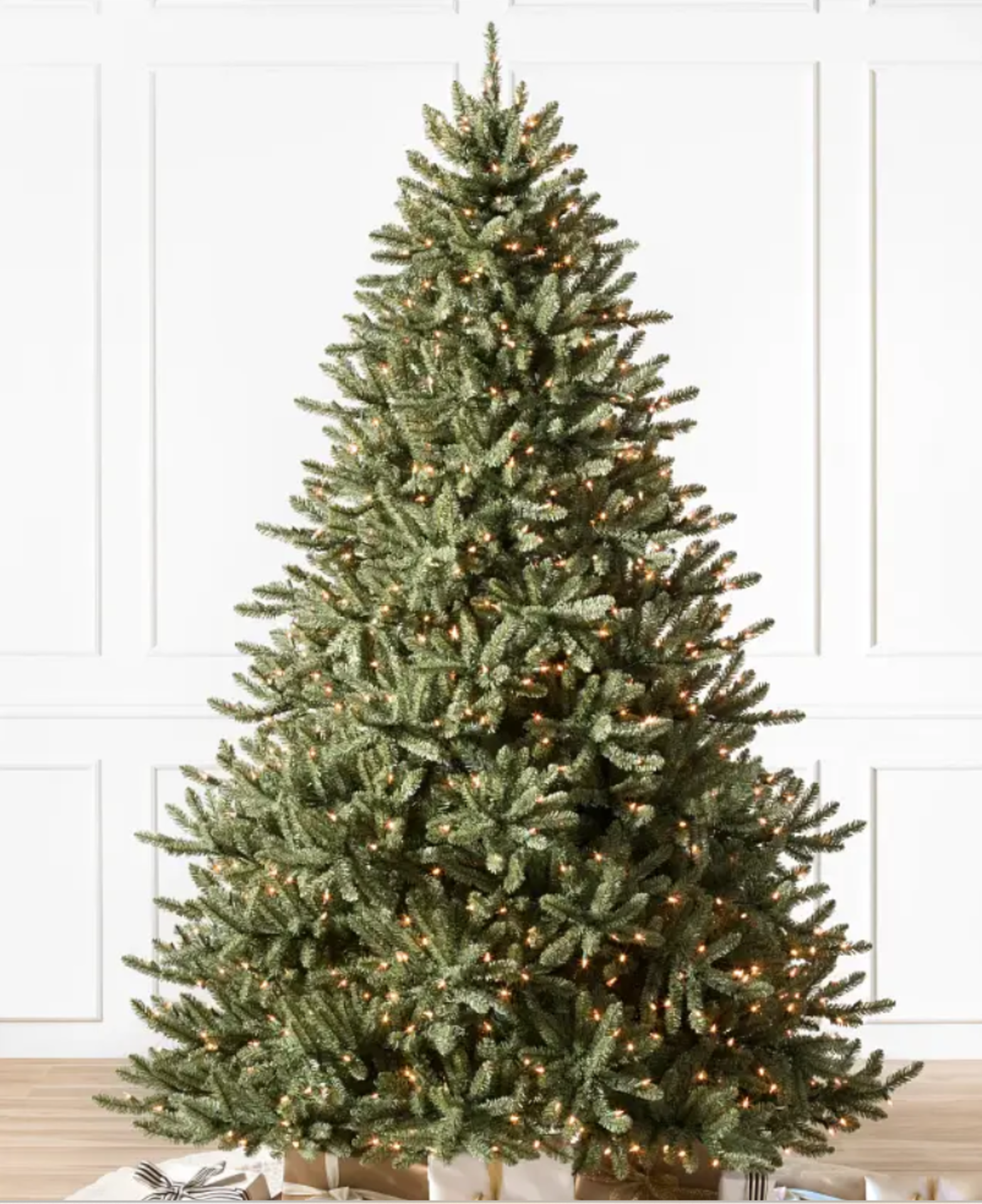 BH (The worlds leading Christmas Trees) Canadian Blue Green Spruce 6ft with LED Clear Lights. RRP £