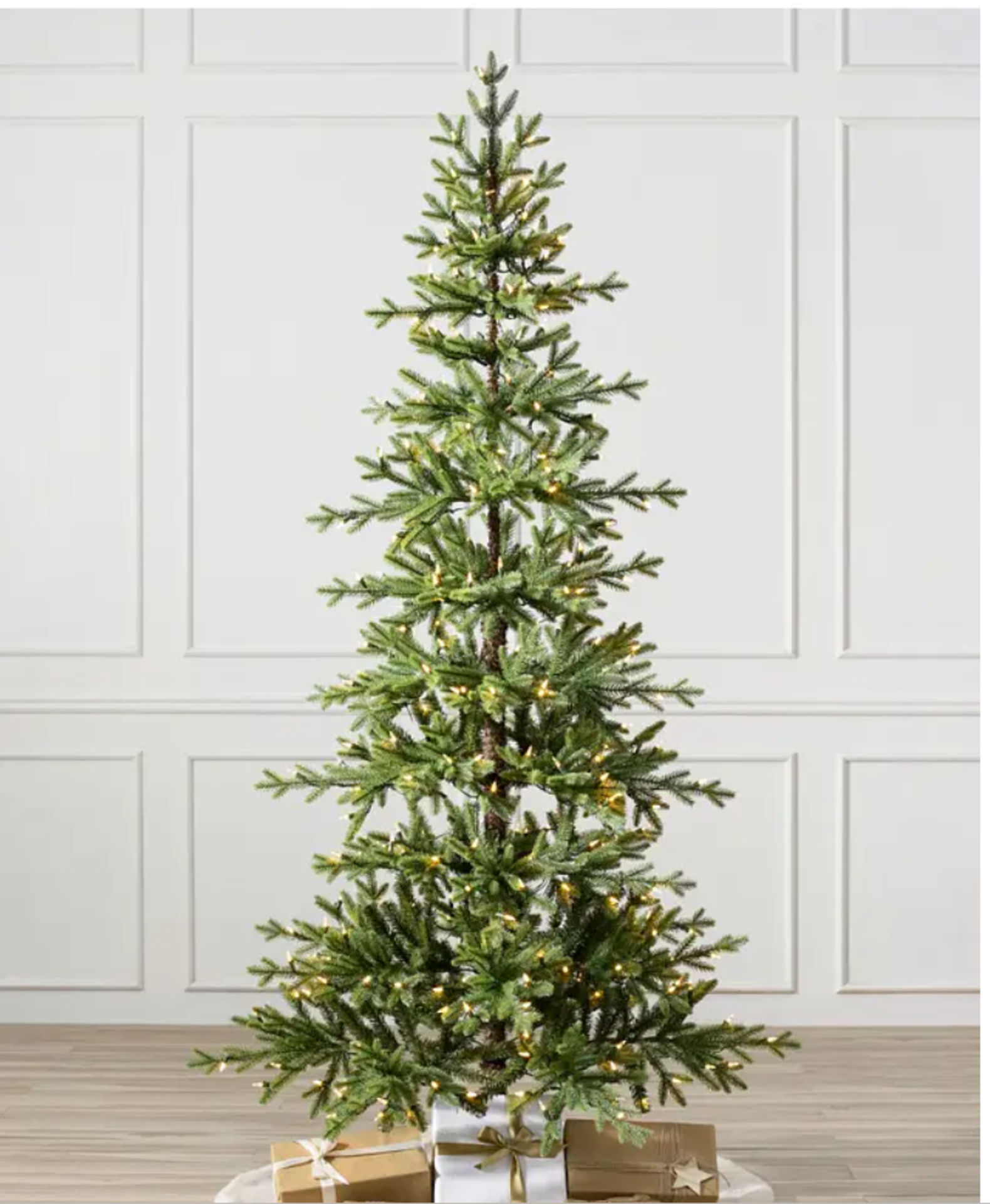 BH (The worlds leading Christmas Trees) Alpine Christmas Tree 4ft with LED Clear Lights. RRP £309.