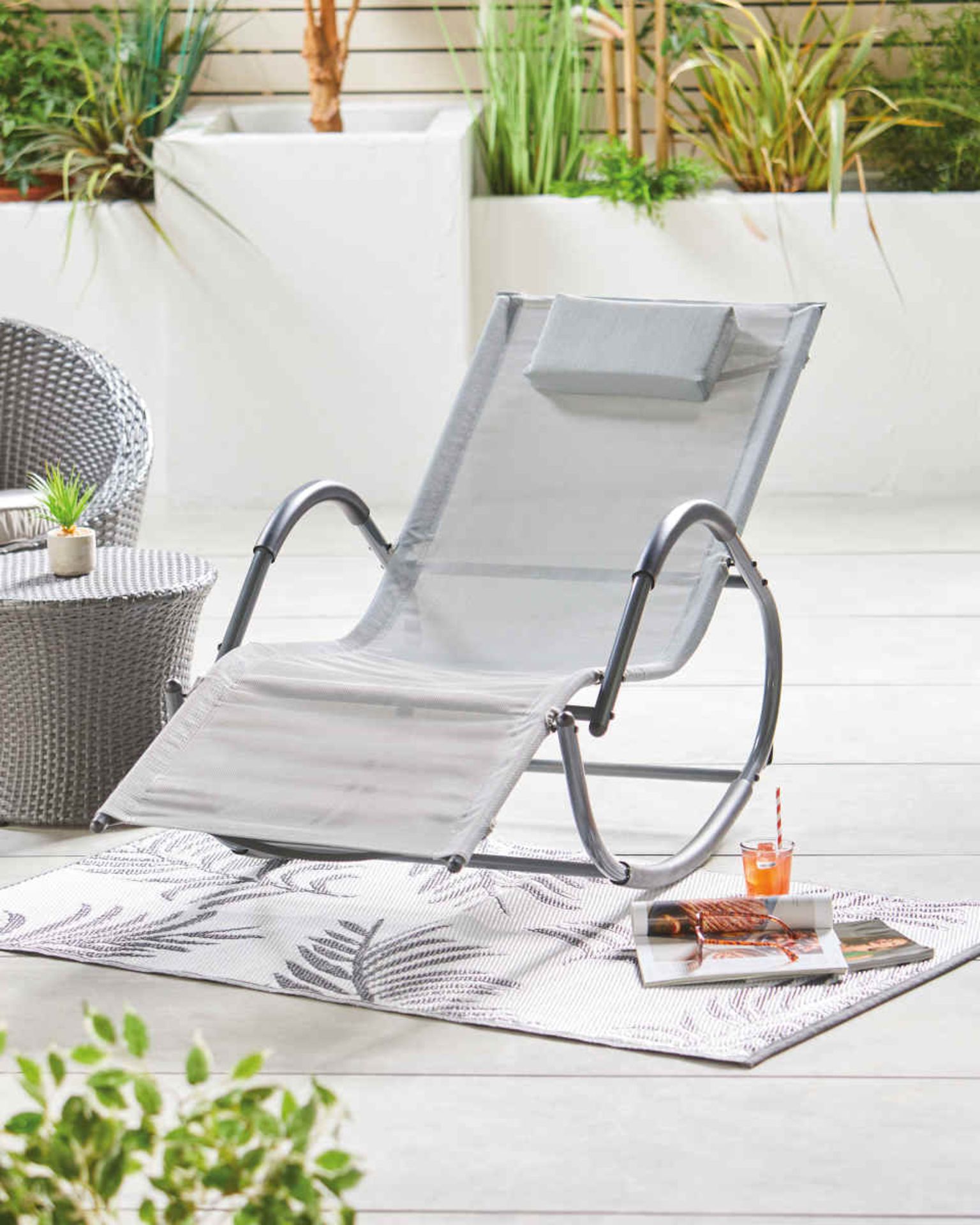 Rocking Sun Lounger. This Rocking Sun Lounger is this seasons must-have for that ultimate relaxation - Image 3 of 3