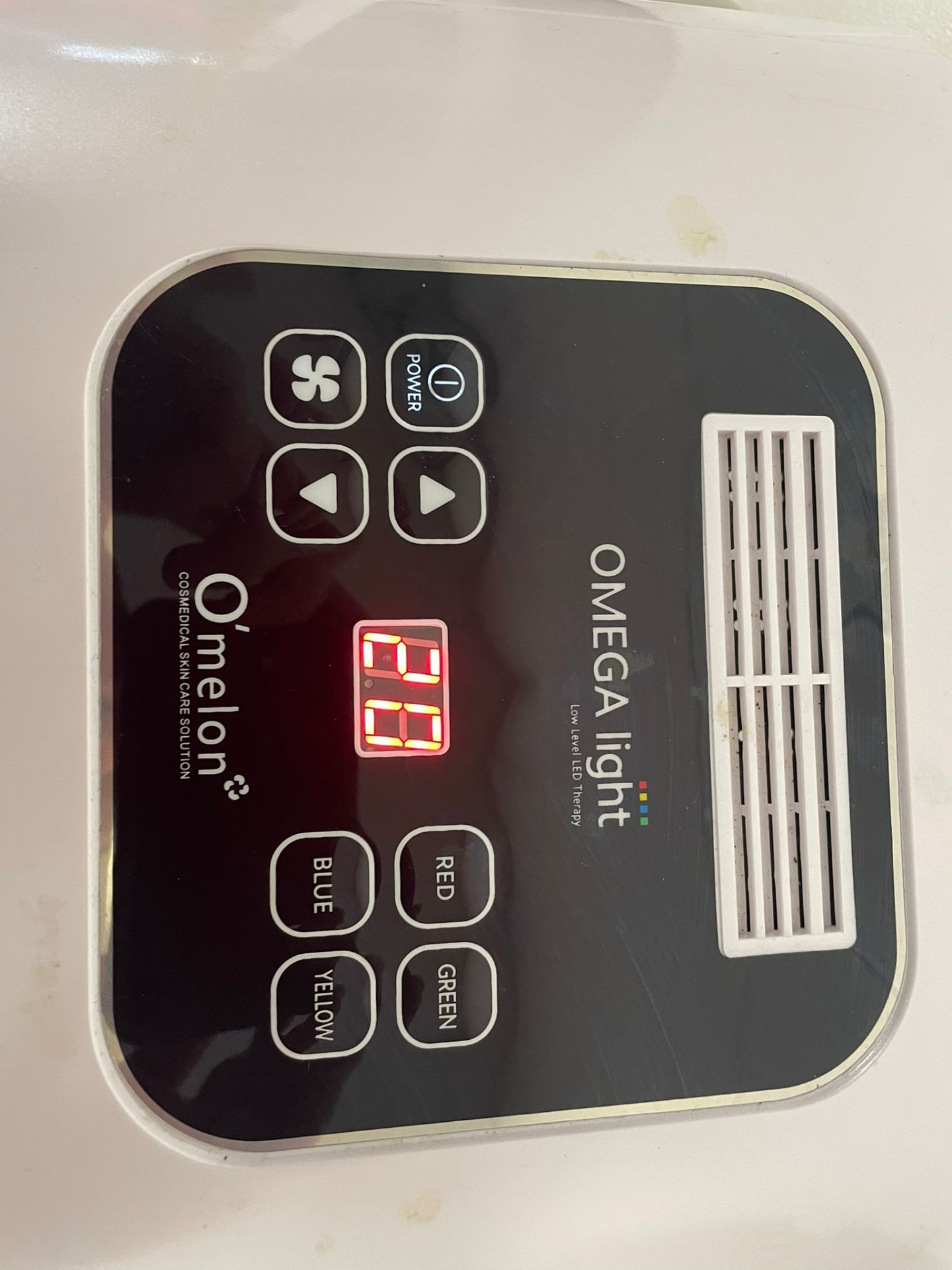 O'melon OMEGA Light LED Therapy Skin Care Device 4 Colors 1EA 100~240V - Image 4 of 4