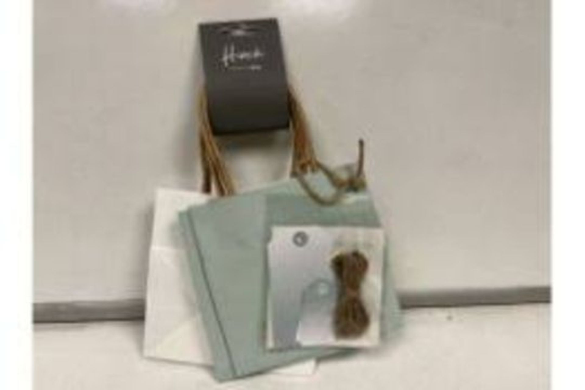 24 X NEW PACKS OF 4 MRS HINCH GIFT BAGS AND GIFT TAGS SETS. (ROW10RACK)