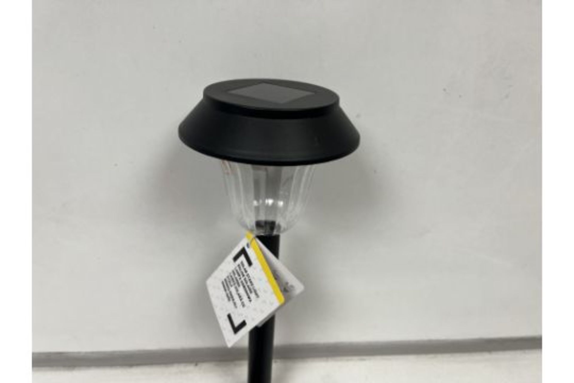 12 X NEW PACKAGED SOLAR STAKE LIGHTS IN BLACK. ROW18.2 RACK