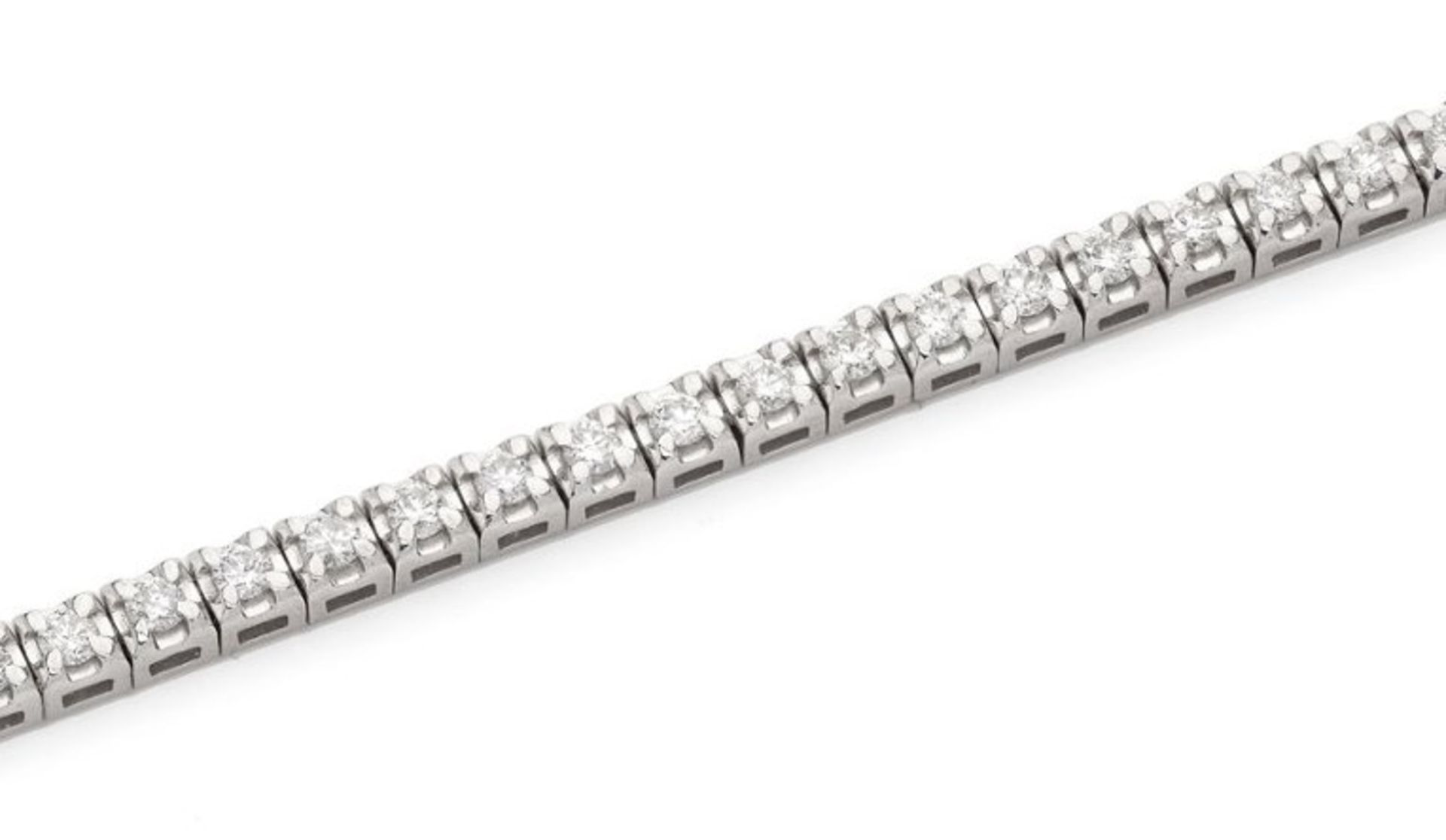 A certified 9ct white gold diamond tennis bracelet, set with a cluster of brilliant cut diamonds. (