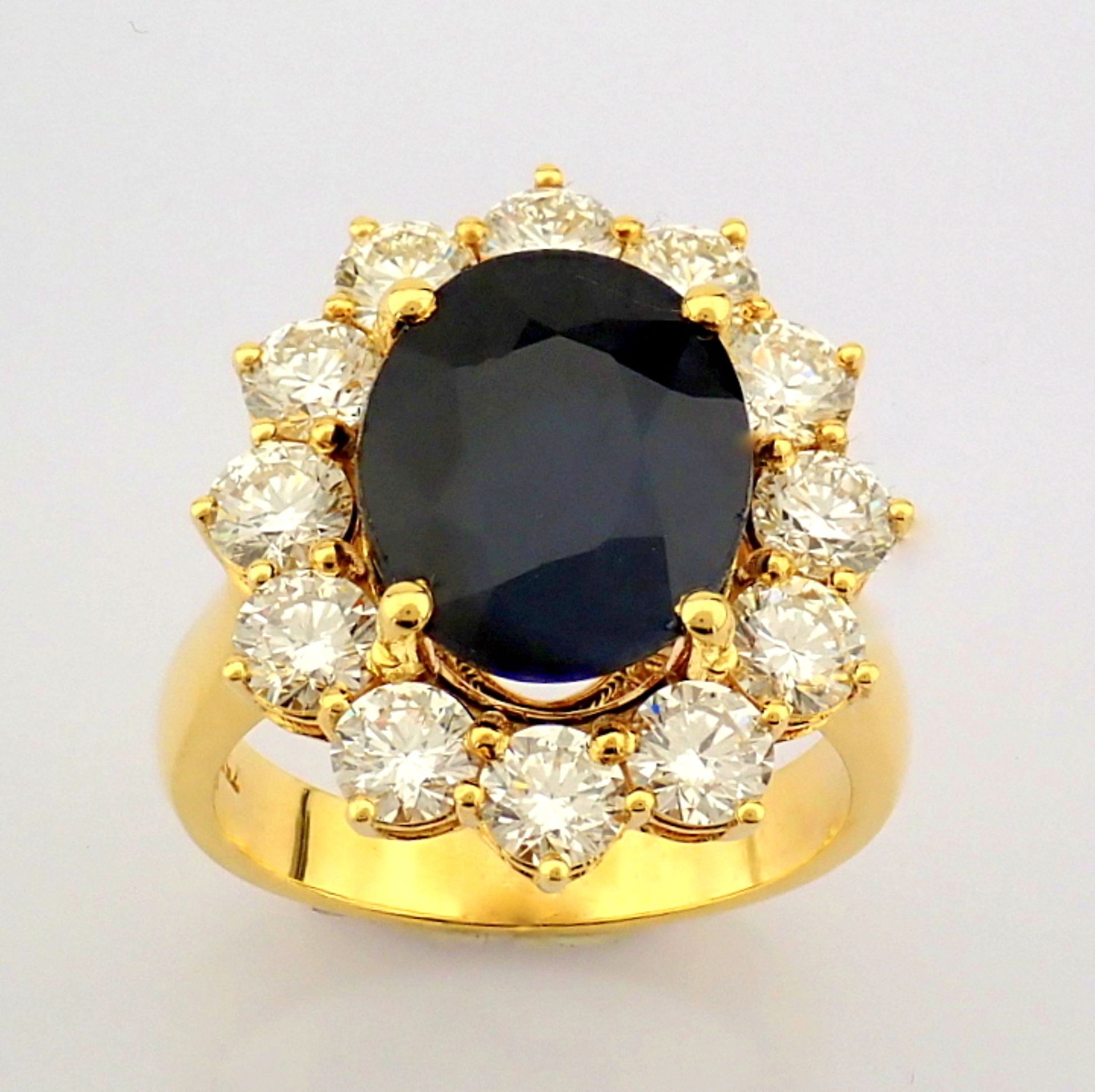 Certificated 18K Yellow Gold Sapphire & Diamond Ring (Total 8.14 ct Stone)