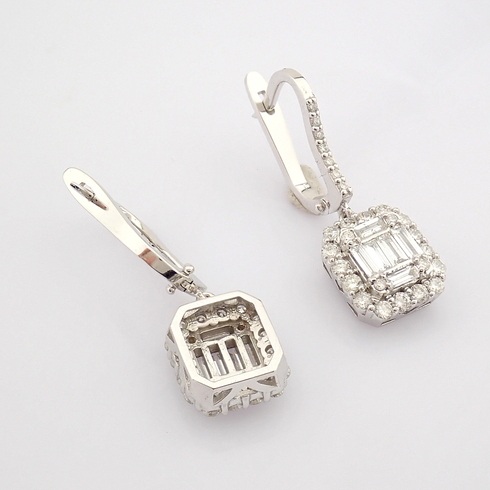 Certificated 14K White Gold Baguette Diamond & Diamond Earring (Total 1.27 ct Stone) - Image 6 of 8