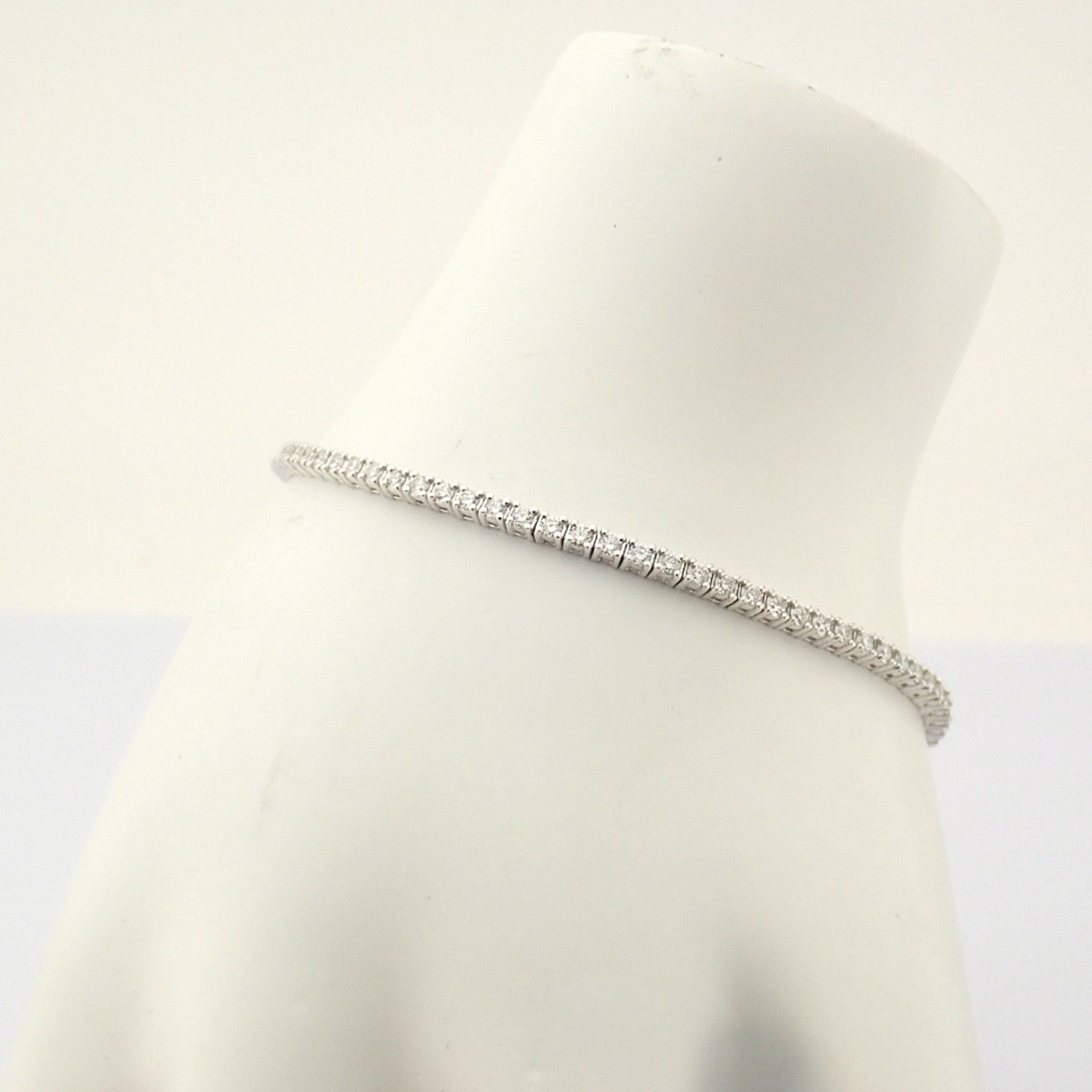 Certificated 14k White Gold Diamond Bracelet (Total 2.08 ct Stone) - Image 8 of 18