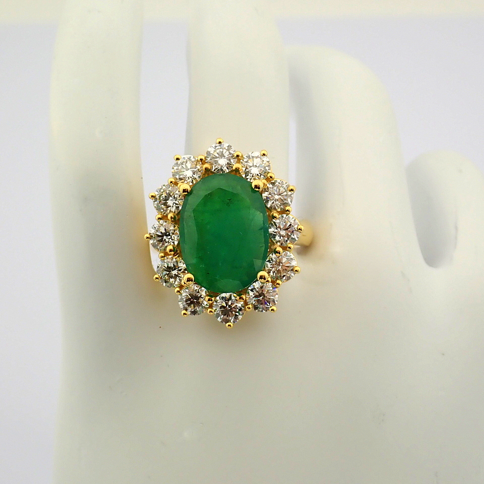 Certificated 18K Yellow Gold Emerald & Diamond Ring (Total 7.87 ct Stone) - Image 7 of 7
