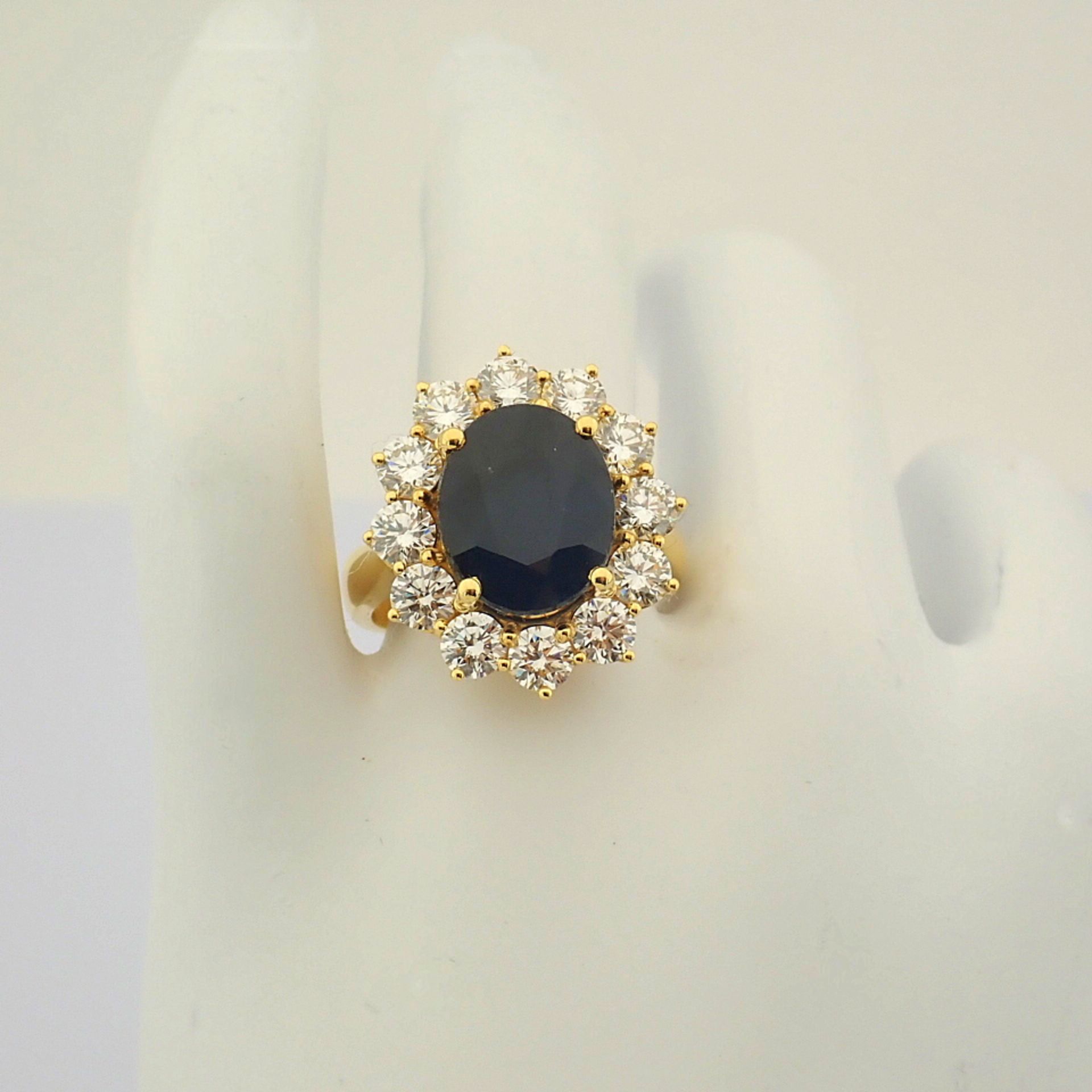 Certificated 18K Yellow Gold Sapphire & Diamond Ring (Total 8.14 ct Stone) - Image 8 of 8