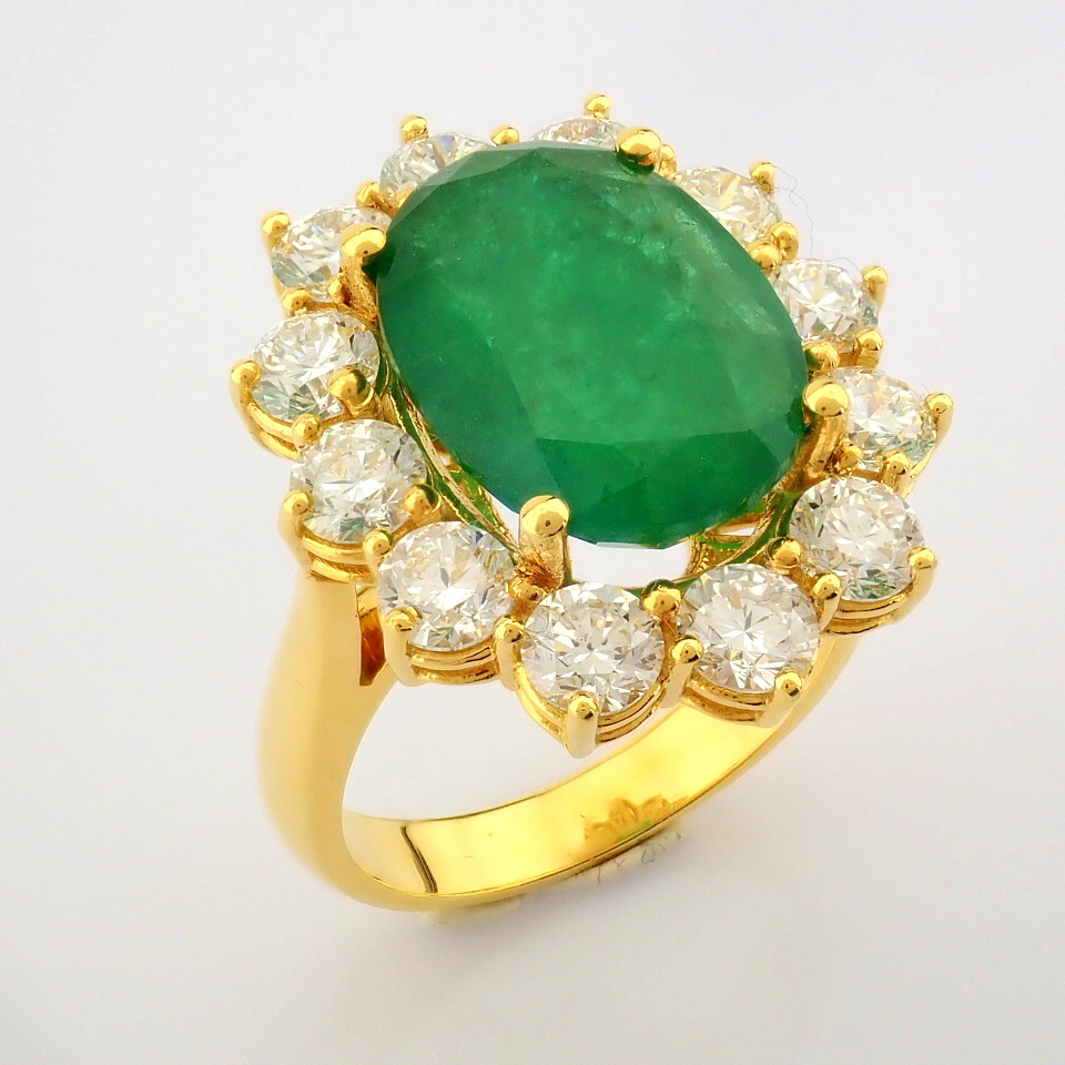 Certificated 18K Yellow Gold Emerald & Diamond Ring (Total 7.87 ct Stone) - Image 3 of 7