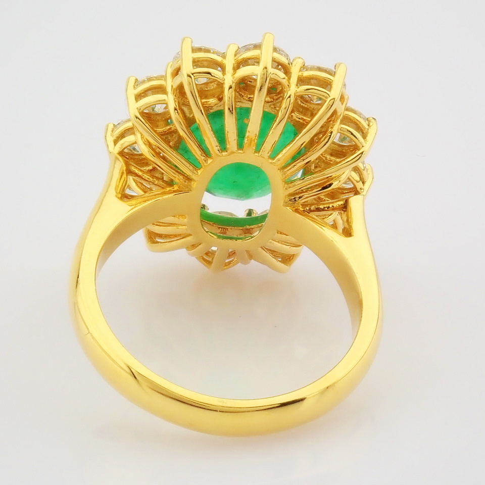 Certificated 18K Yellow Gold Emerald & Diamond Ring (Total 7.87 ct Stone) - Image 6 of 7