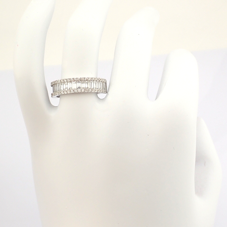 Certificated 14K White Gold Baguette Diamond & Diamond Ring (Total 1.22 ct Stone) - Image 9 of 9